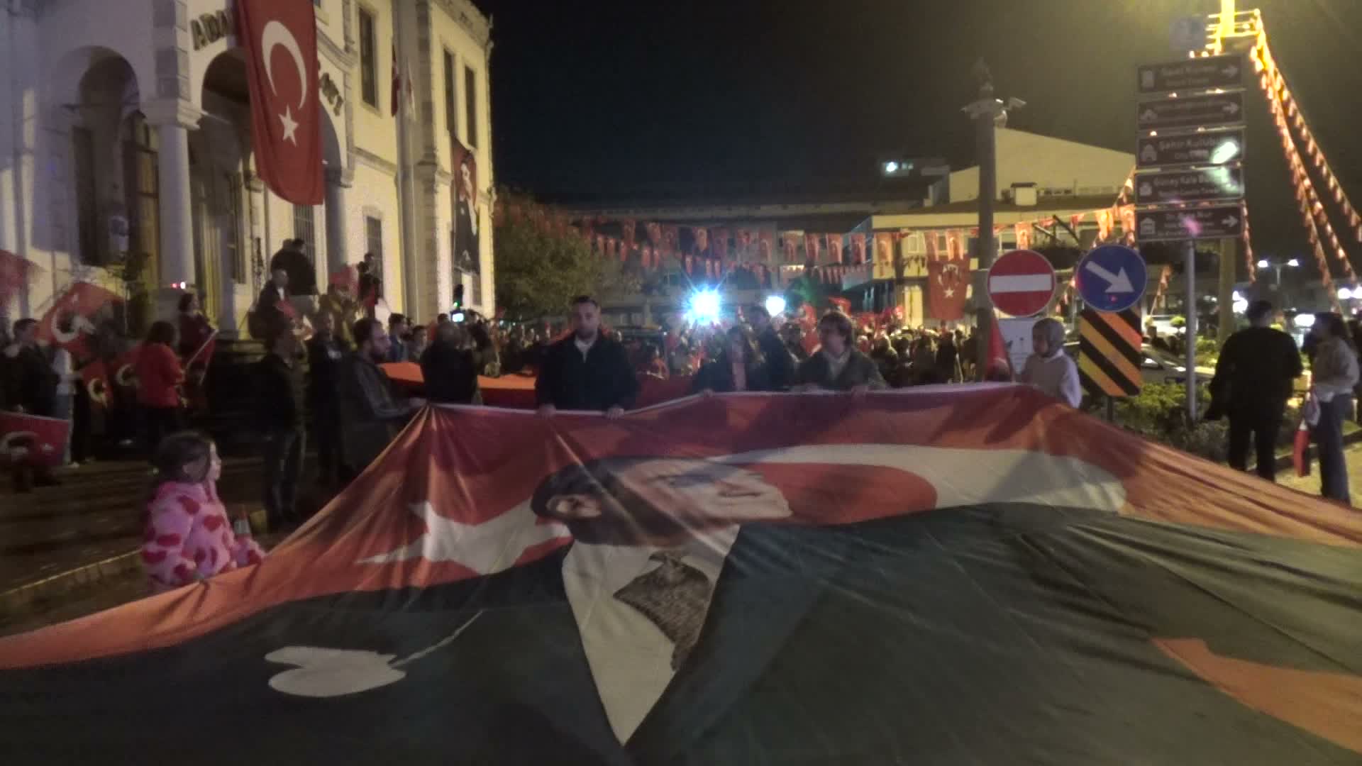 Sinop’ta Cumhuriyet Bayramı fener alayıyla kutlandı