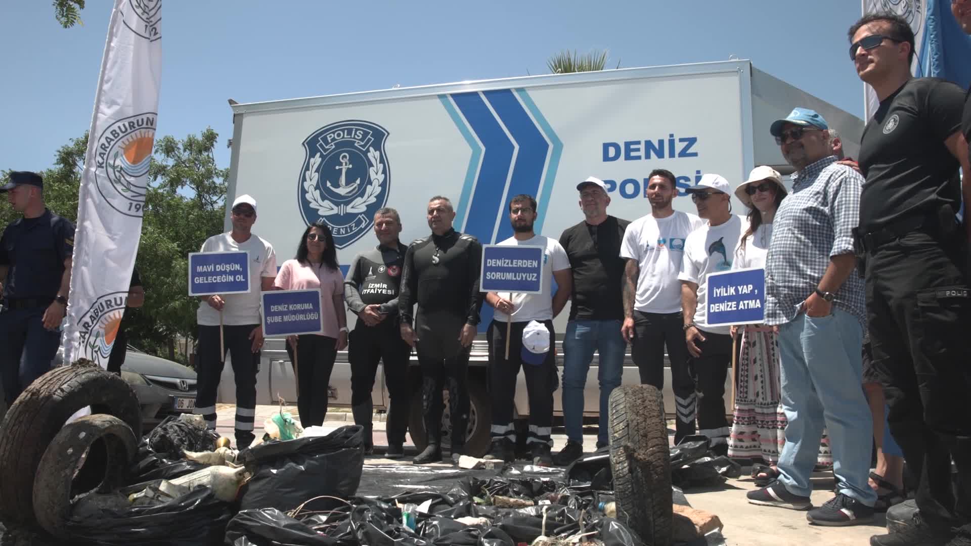 Karaburun'da plajdan 750 kilogram atık toplandı
