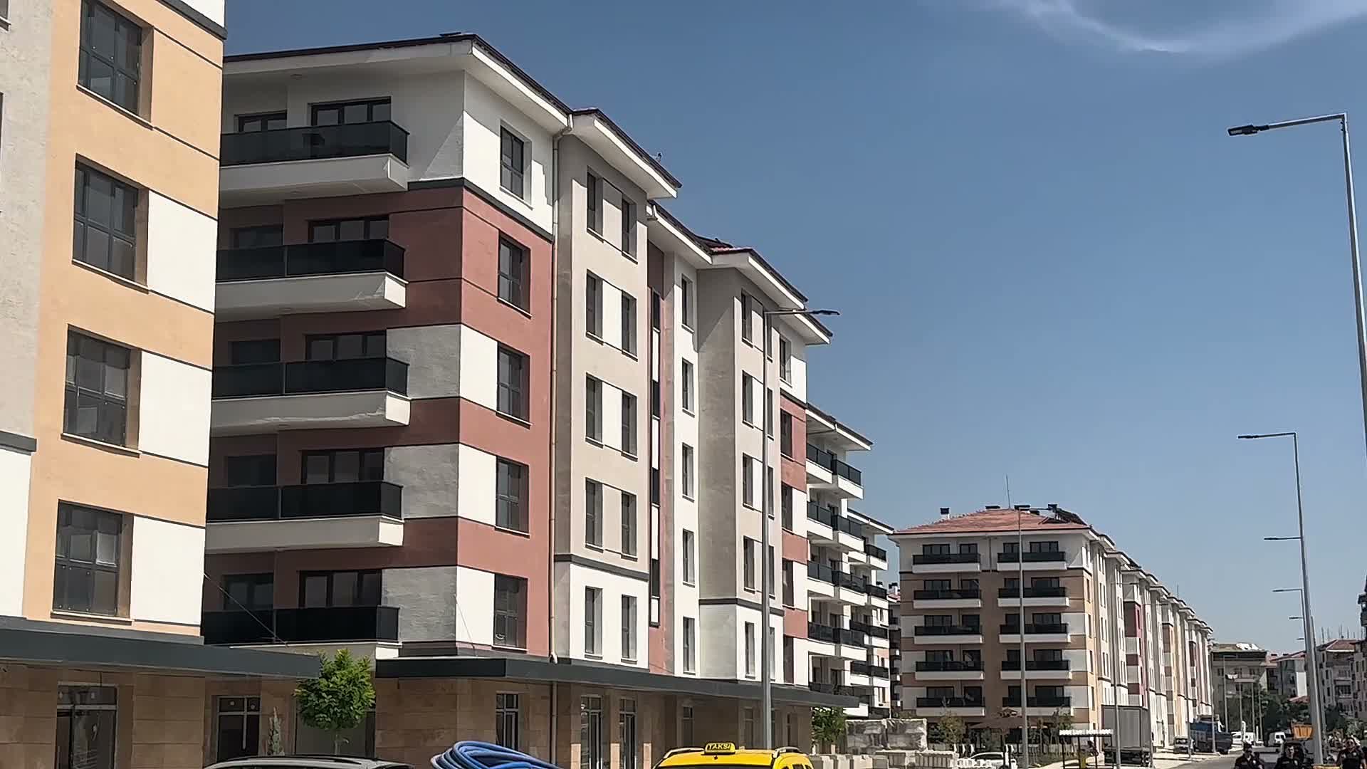 Malatya'da hak sahipleri konutlarının teslim edilmesini istiyor