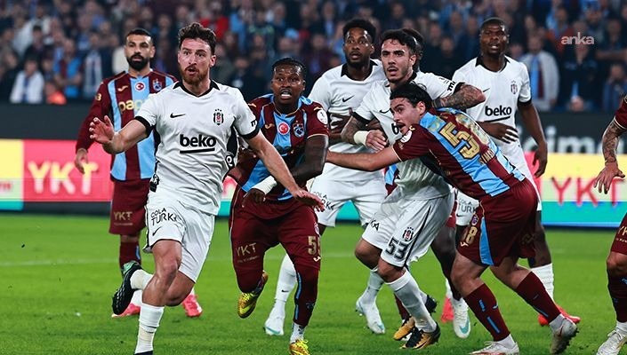 Trabzonspor, sahasında Beşiktaş'ı 2-0 mağlup etti