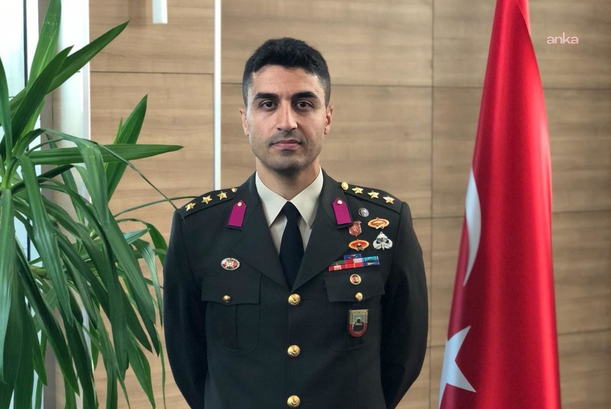 Kılıçlı yemin nedeniyle TSK'dan ihraç edilen Yarbay Türkoğlu göreve iade edildi