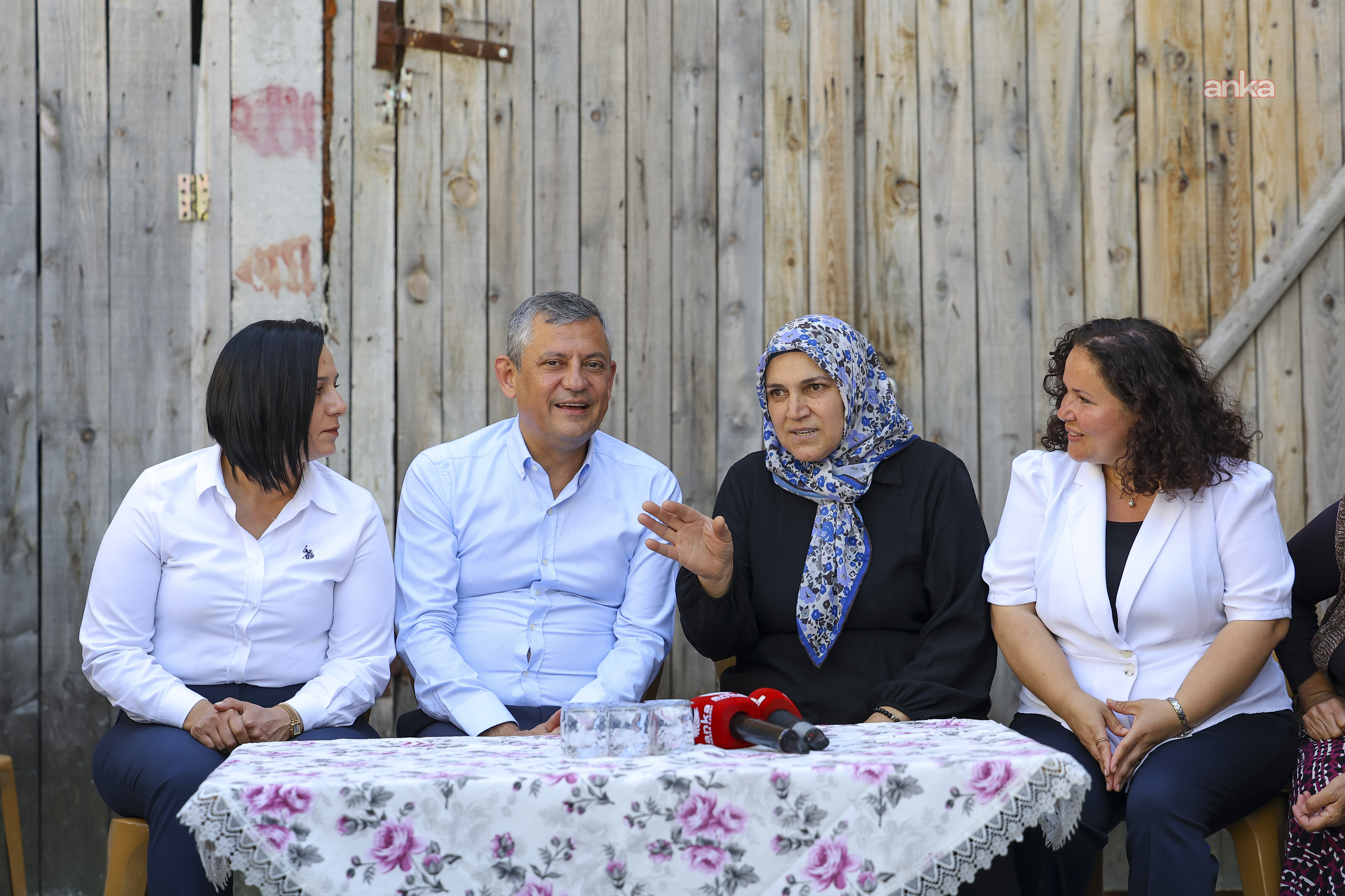 Özgür Özel, Kastamonu’da... Özel:  "Bir ailede bir kişiye bir asgari ücretli olsun iş verilemiyorsa o aileye zorunlu ihtiyaçlarını karşılayacak vatandaşlık temel geliri bağlayacağız"