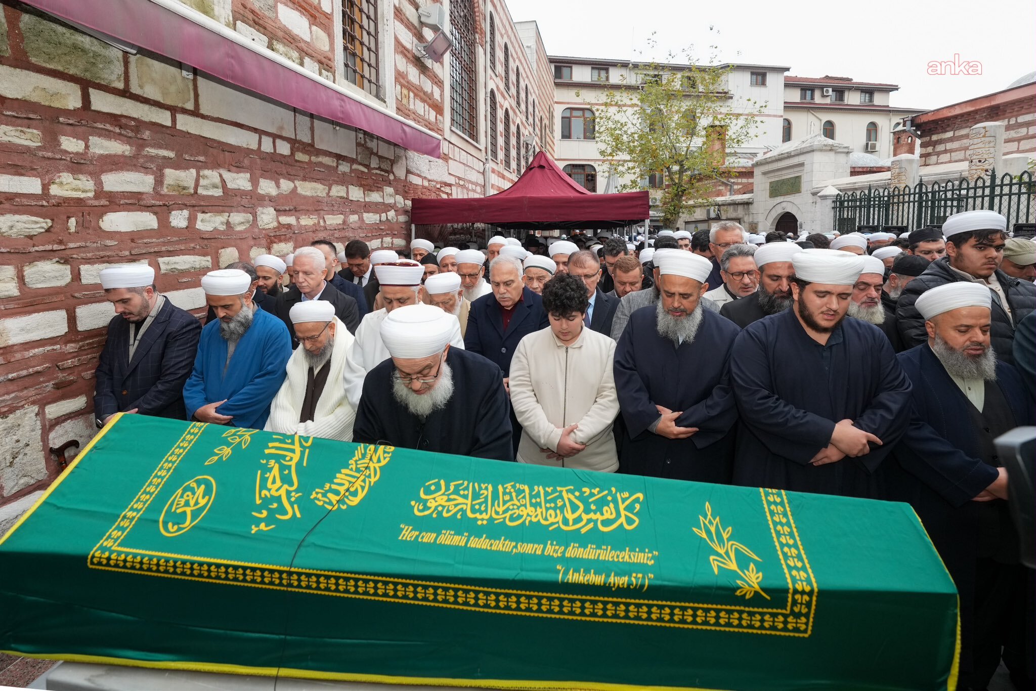 İstanbul'da elektrik akımına kapılarak hayatını kaybeden çocuk için cenaze namazı kılındı