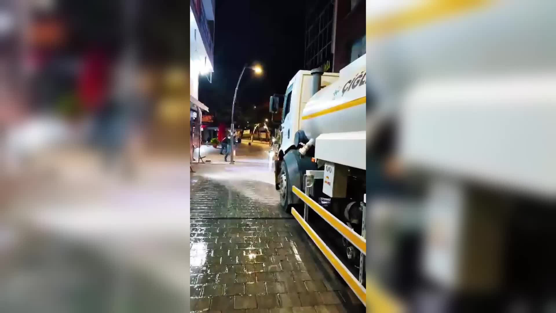 Çiğli’de bayram temizliği geç saatlere kadar sürdü