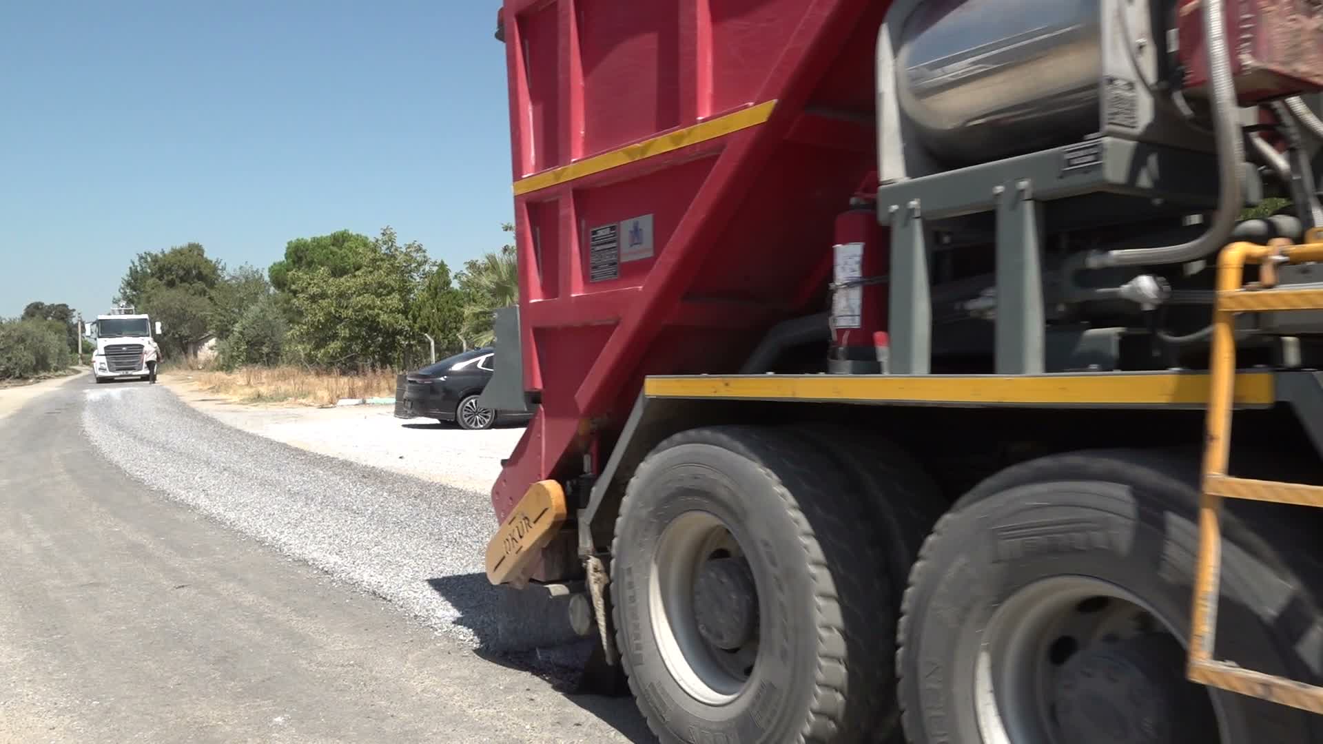Manisa Büyükşehir Belediyesi'nden Gölmarmara’da 8 kilometrelik yolda çalışma