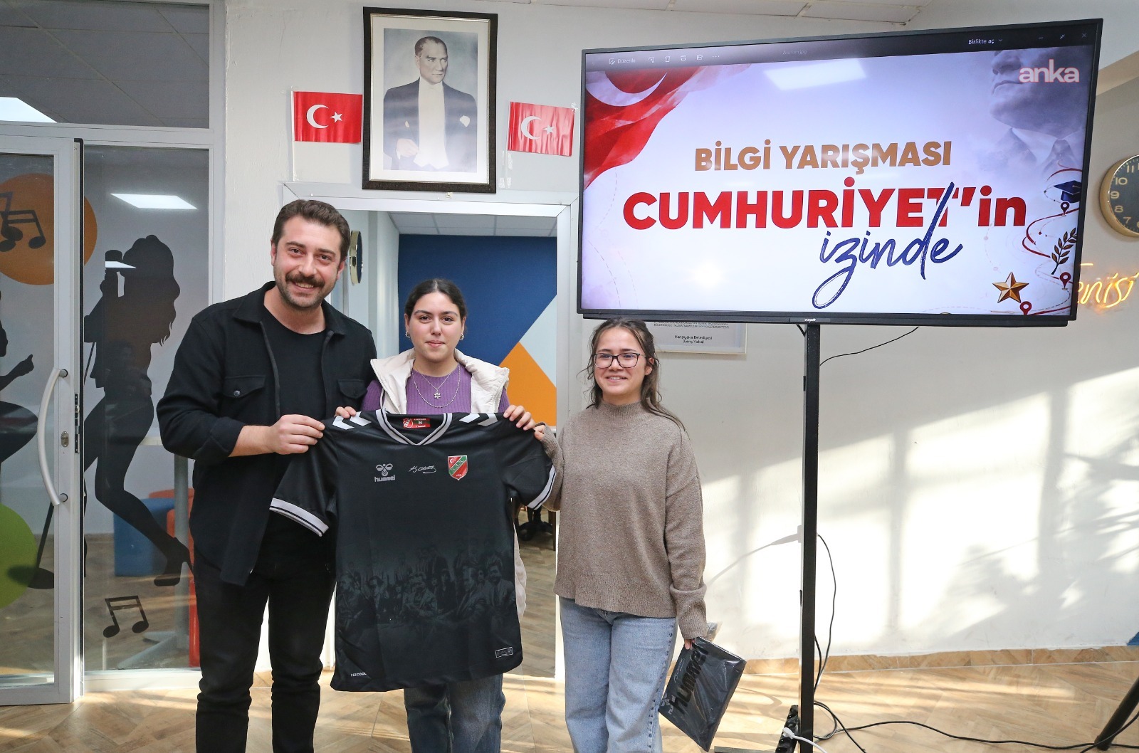 Karşıyaka Belediyesi'nden Genç Yaka’da "Cumhuriyet’in İzinde" bilgi yarışması