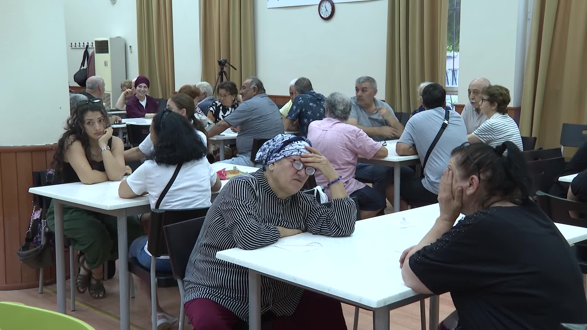 İzmir Büyükşehir Belediye Başkanı Tugay, Karşıyaka'da aşure programına katıldı