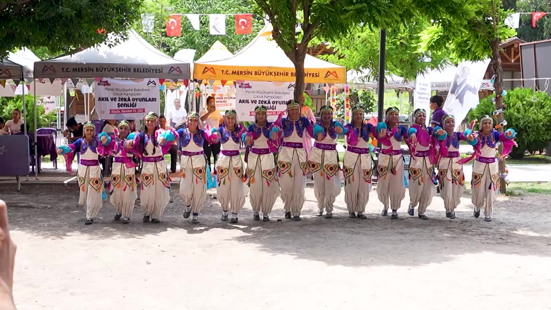 Mersin Büyükşehir Belediyesi'nin şenliğinde çocuklar hem üretti hem öğrendi