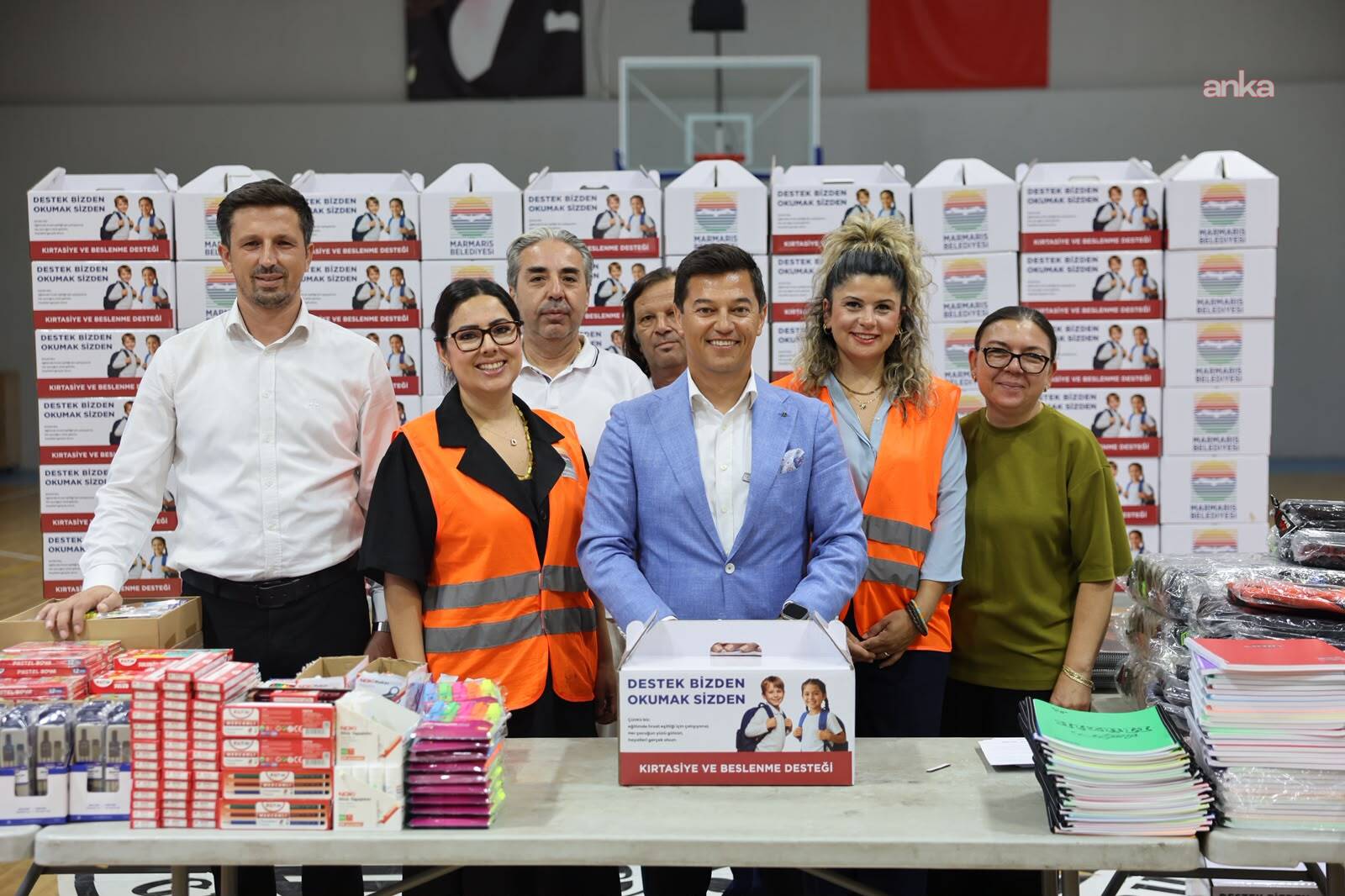 Marmaris Belediyesi'nden ihtiyaç sahibi öğrencilere eğitim destek kutusu