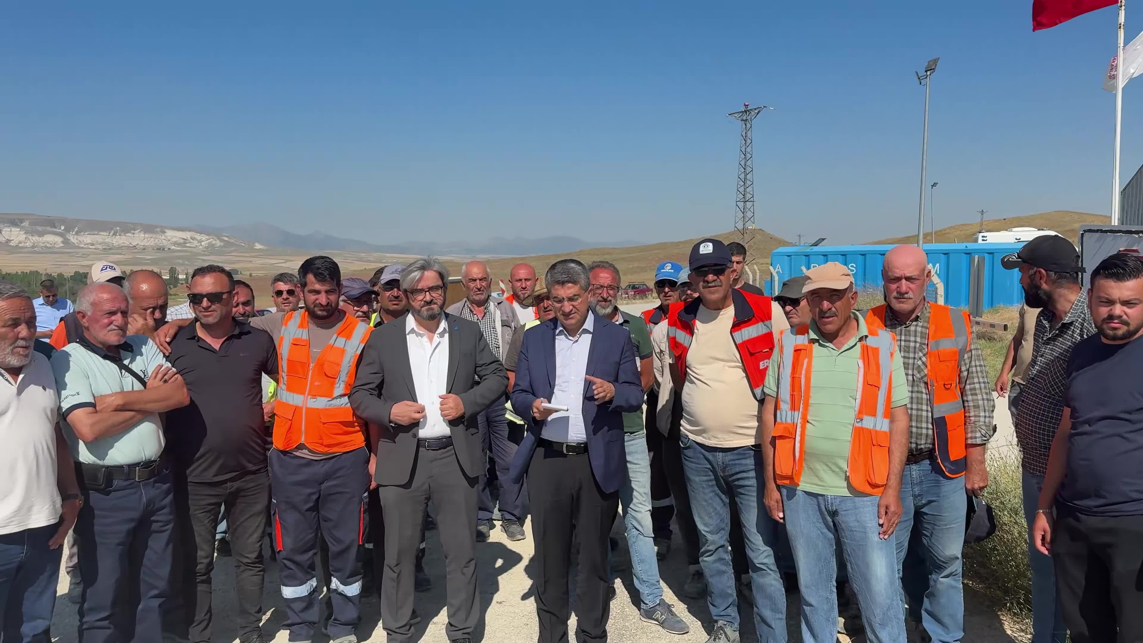Mehmet Emin Ekmen'den YHT projesinde çalışan işçiler için Bakan Uraloğlu'na çağrı: "Üretenin hakkı üzerinden 'tasarruf' yapılması kabul edilemez"