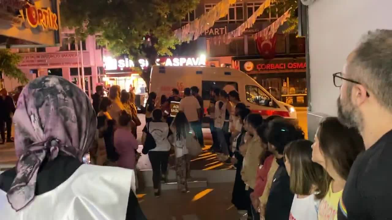 Açlık grevindeki öğretmenlerden açıklama: İki arkadaşımız hastaneye kaldırıldı