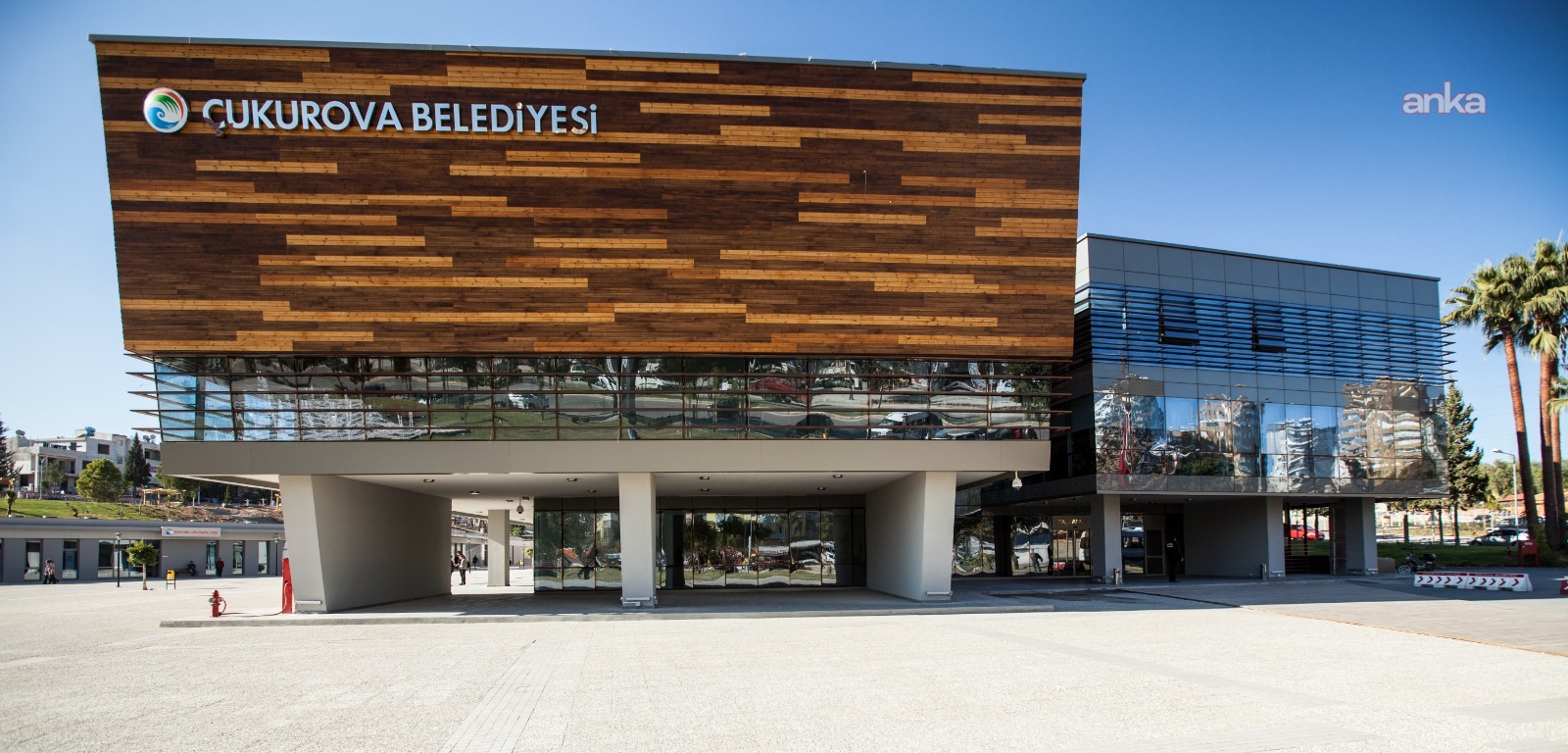 Çukurova Belediyesi'ne yönelik operasyonda 44 kişi gözaltına alındı