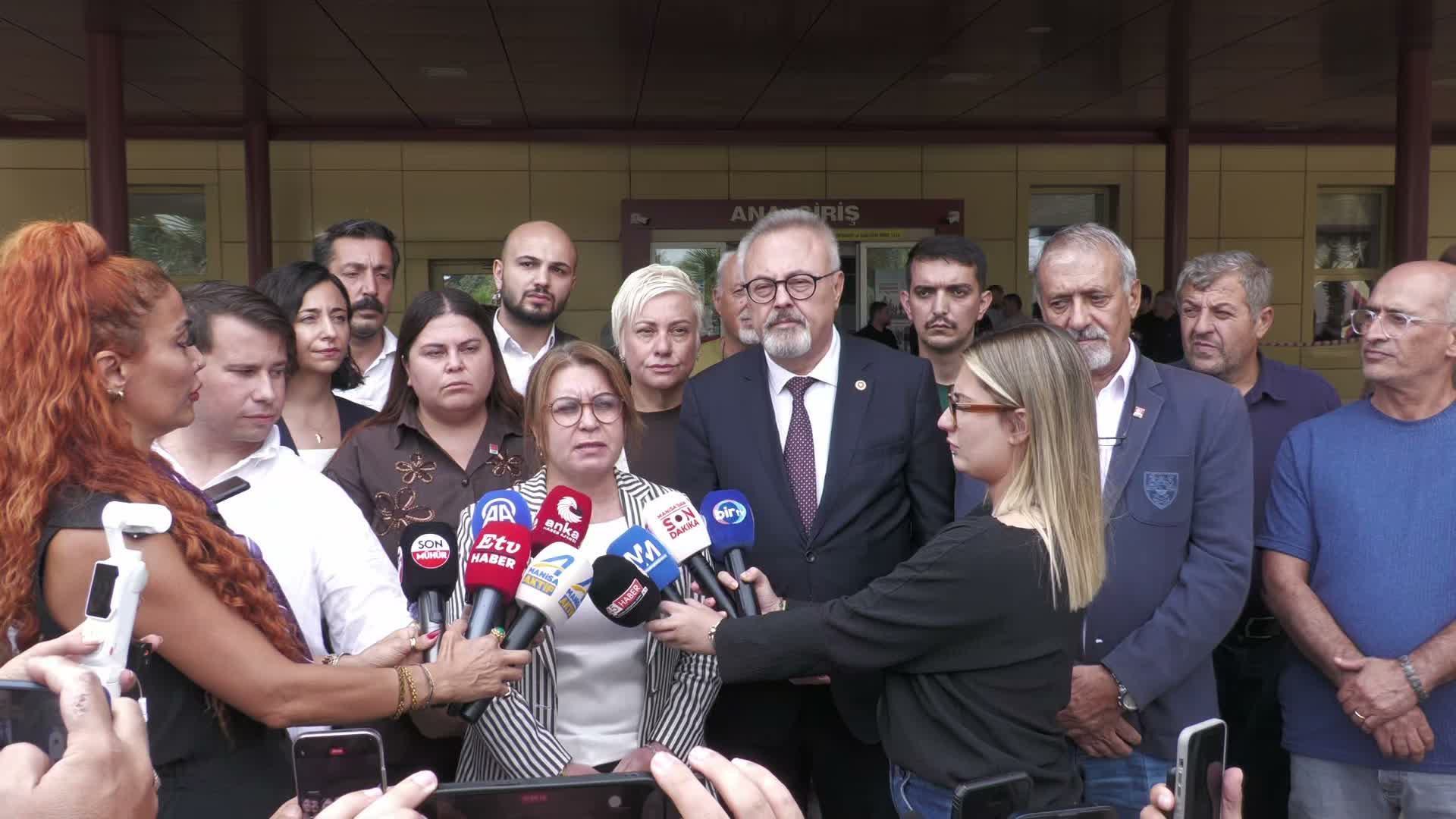 Manisa'da okul önünde silahlı saldırı... CHP heyeti, yaralı öğrencileri ziyaret etti