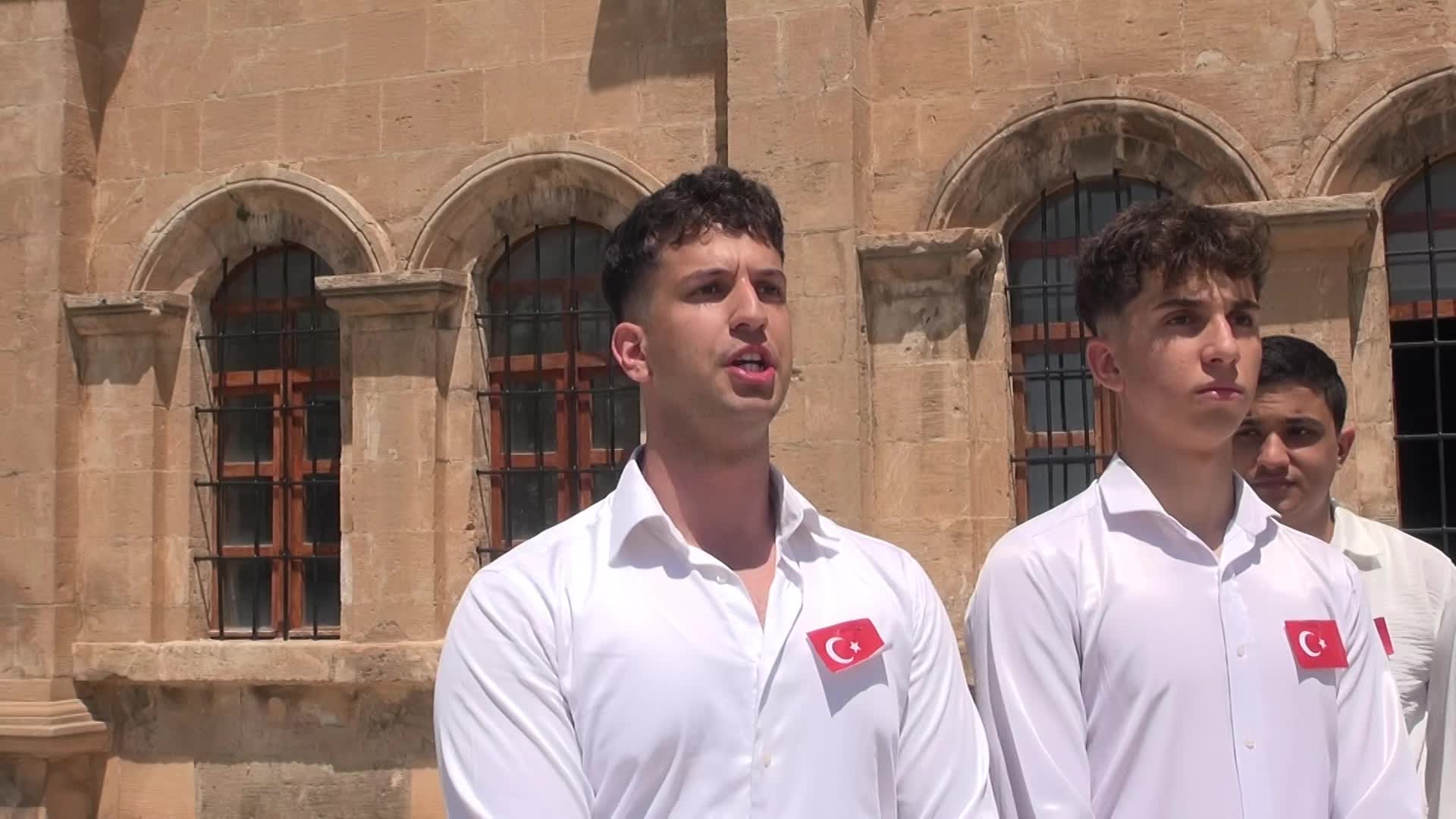 Ata'nın emaneti gençlerin sesinde, Mardin'de Ay Yıldızlı "Gençliğe Hitabe"