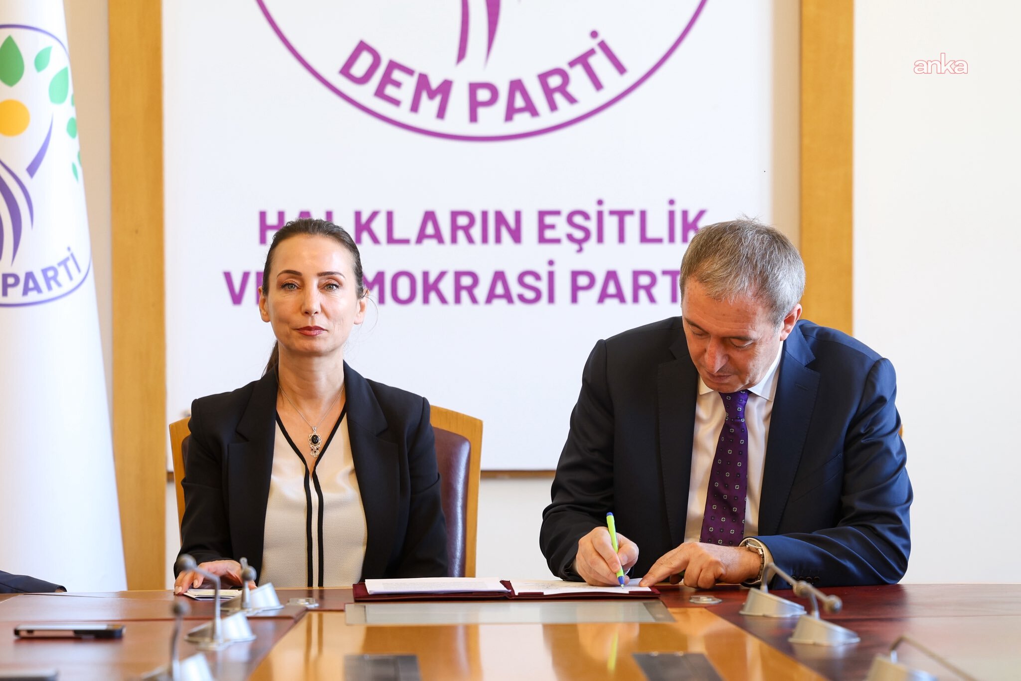 DEM Parti Eş Genel Başkanı Bakırhan: Şimdiden yasa 86 milyona hayırlı olsun