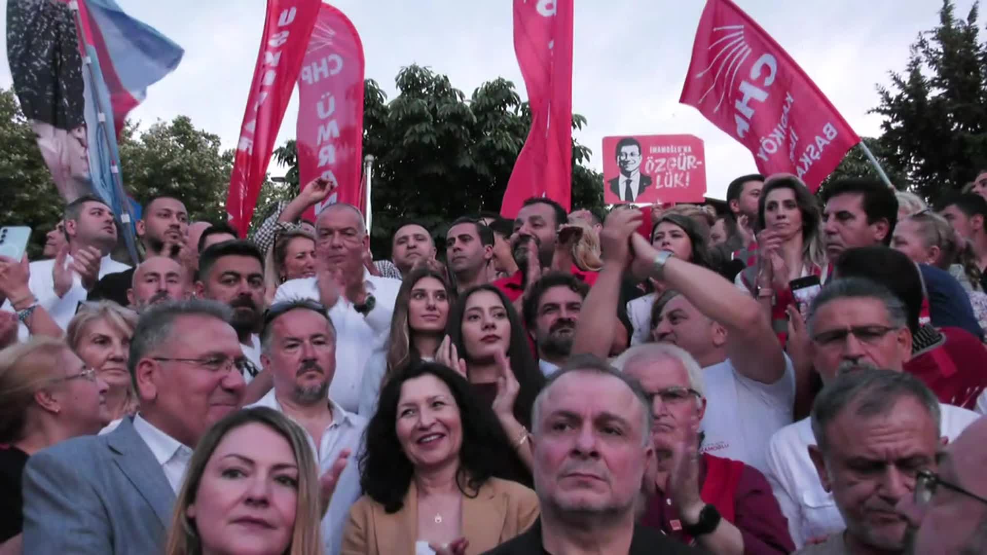 Beykoz'da "Geçim, Özgürlük, Adalet, Seçim" yürüyüşü... Özgür Çelik: Her gün yeni bir operasyonla yoksulluğun, sefaletin üzerini örtmeye çalışıyorlar