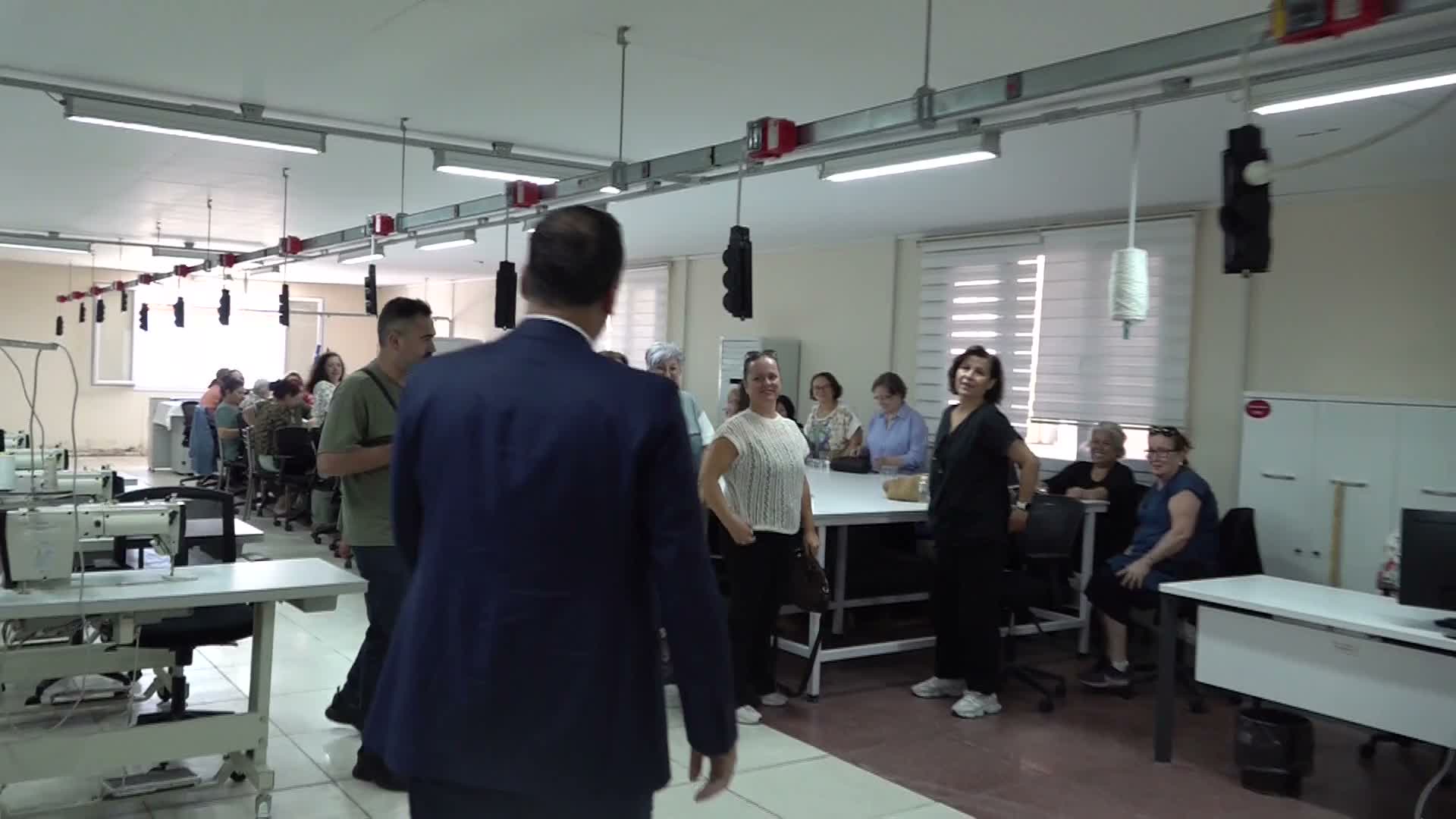 Bornova Belediye Başkanı Eşki, tekstil eğitimi alan kadınlarla buluştu: "Kadınların gücü kapitalizmi yenecek"