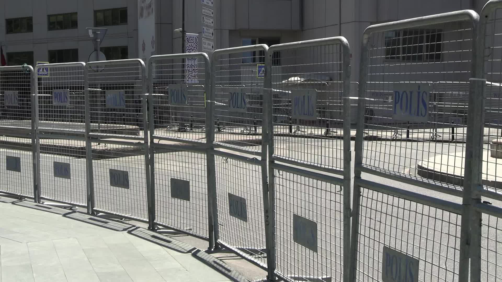 Taksim’de “Onur Yürüyüşü” ablukası: Yollar trafiğe kapatıldı