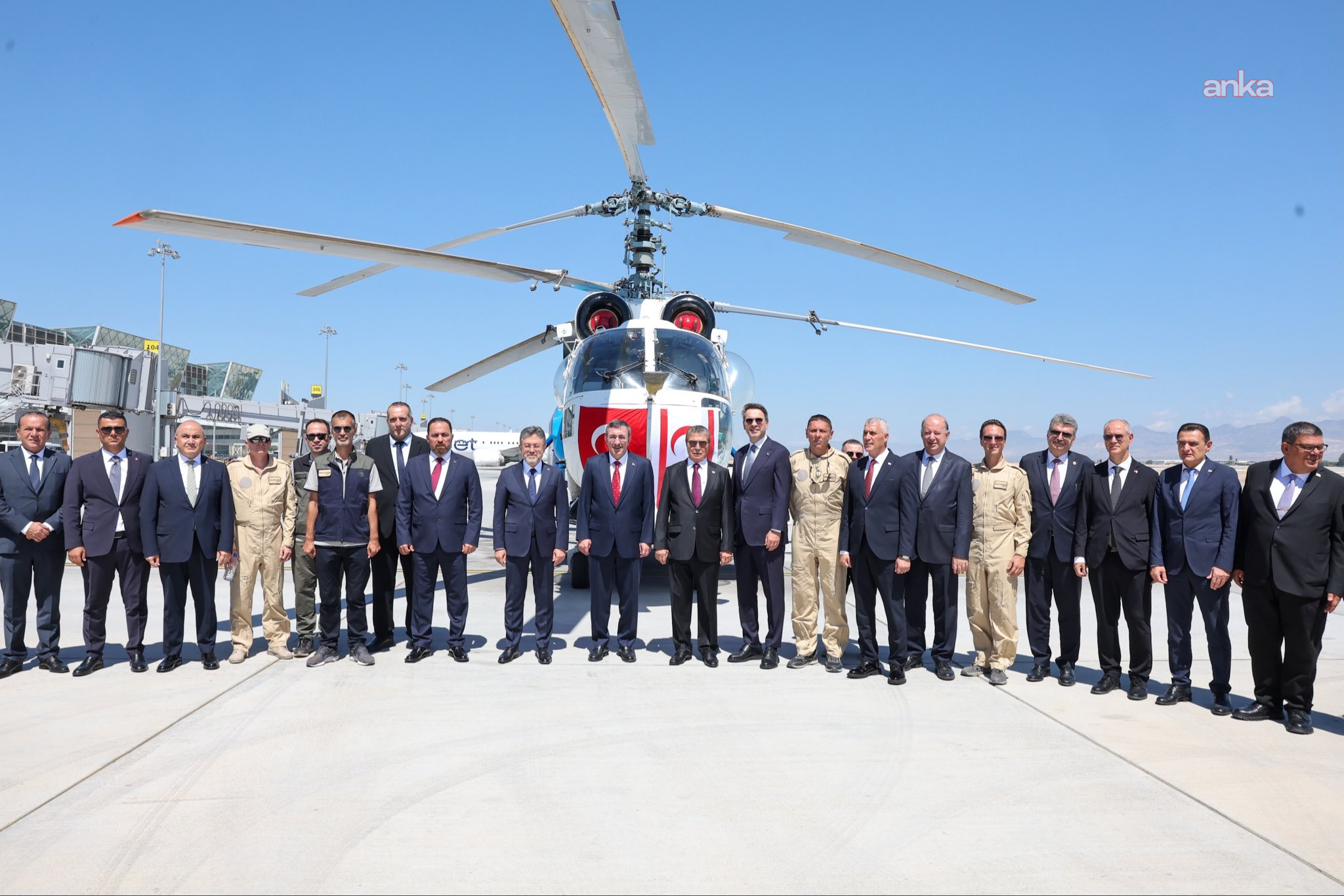Cumhurbaşkanı Yardımcısı Yılmaz, KKTC'de yangın söndürme helikopteri teslim programına katıldı
