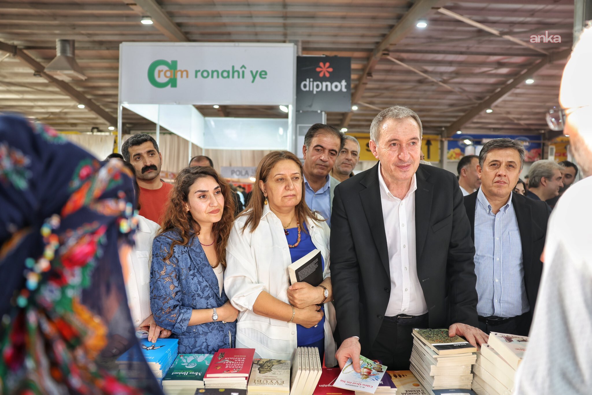 Tuncer Bakırhan, Diyarbakır Kitap Fuarı'nı ziyaret etti