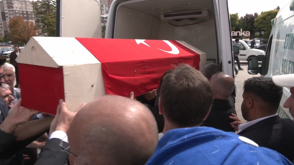Emekli polis Ali Şekeroğlu son yolculuğuna uğurlandı