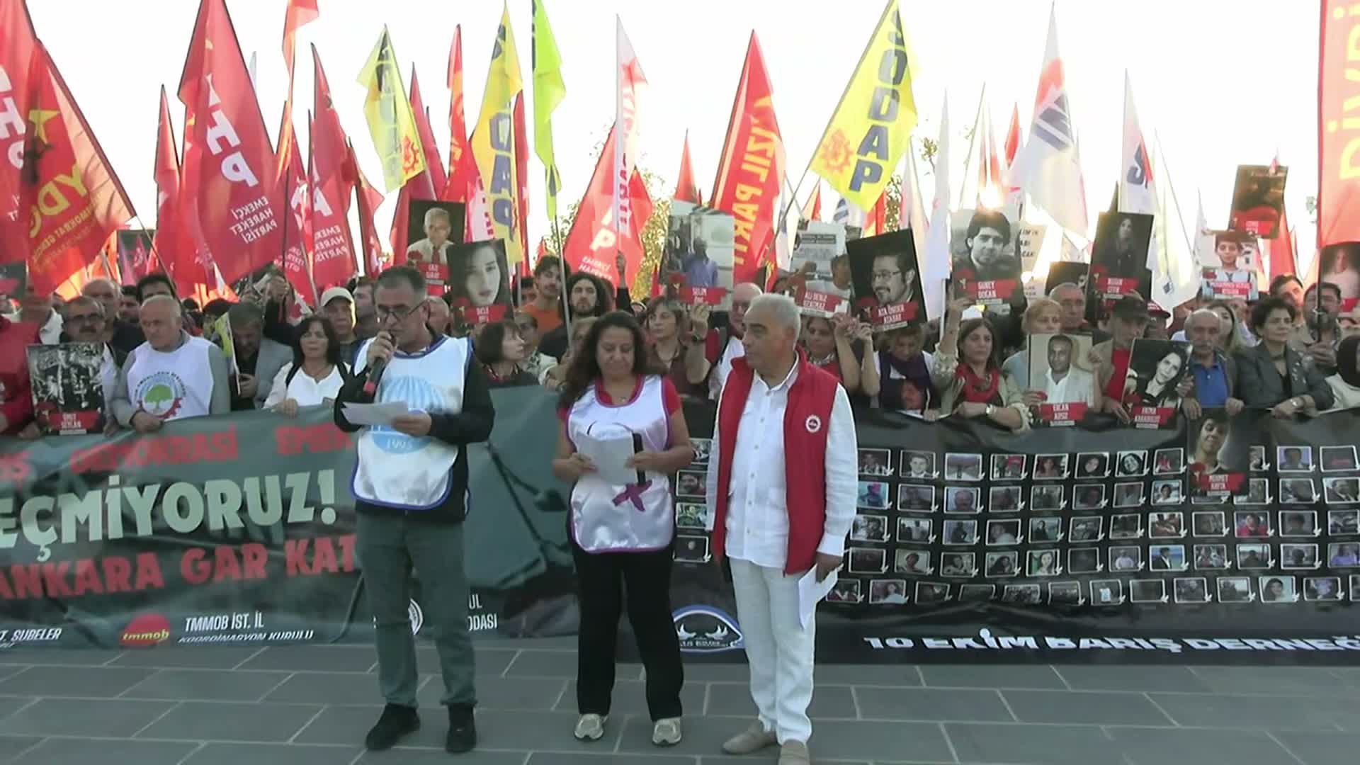 10 Ekim Gar Katliamı’nda yaşamını yitirenler Kadıköy’de yürüyüşle anıldı… “11 yıldır adalet arıyoruz; ihmali olan tüm kamu görevlileri yargılansın“