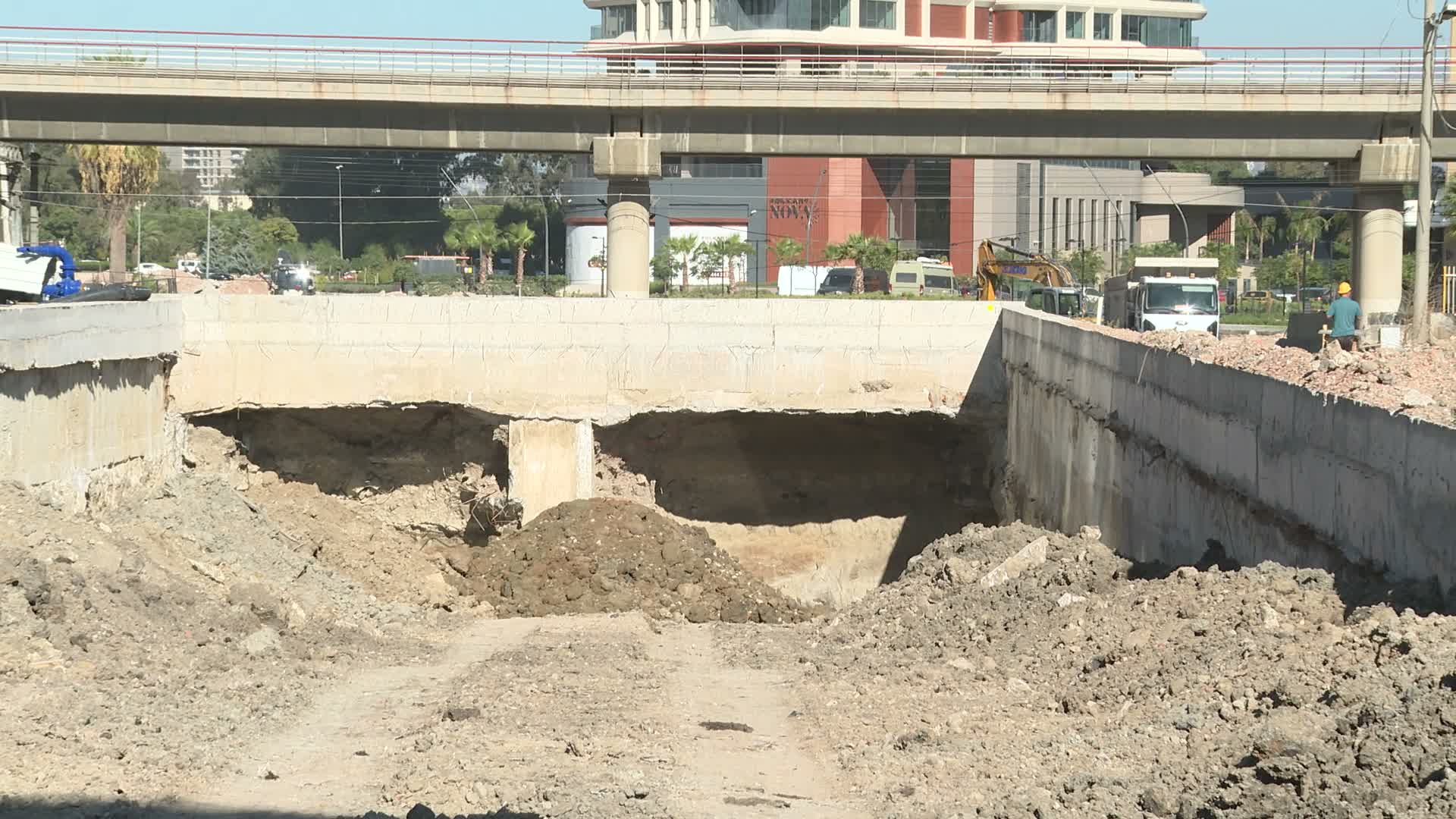 İzmir’in dev karayolu projesi el emeği ve alın teriyle ilerliyor