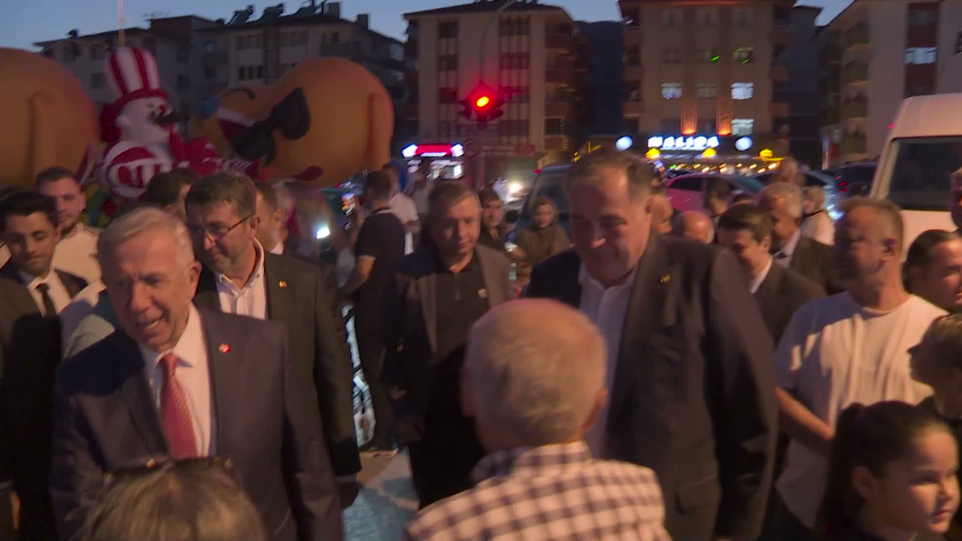 Mansur Yavaş, Nallıhan Festivali Açılışı'na katıldı... Yavaş: "Desteklerimizi sunmaya devam edeceğiz”