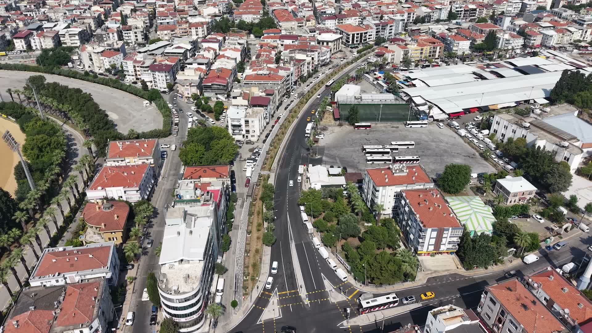 Buca’nın ana arterleri teker teker yenileniyor... Cemil Şeboy Caddesi’nde çalışmalar sona erdi