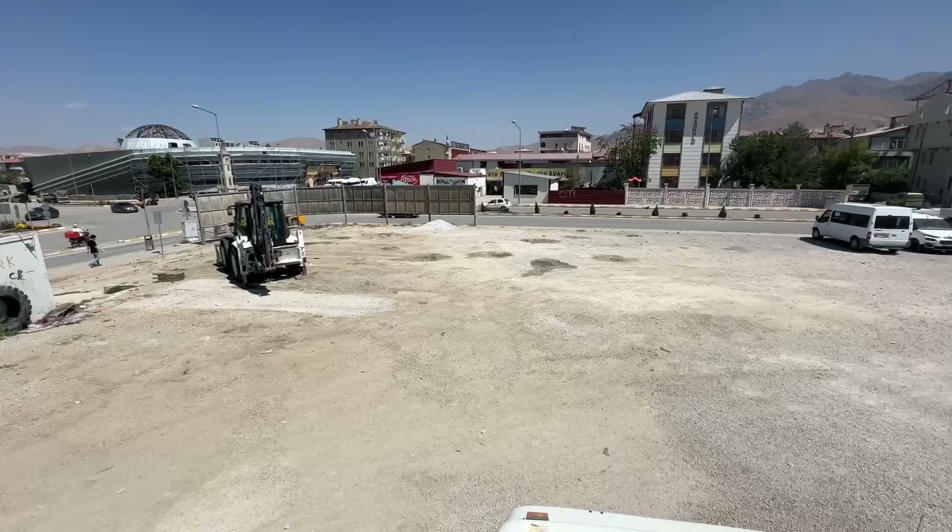 Van'da depremzedeler yıkılan taşınmazlarıyla ilgili sorunun 15 yıldır çözümünü bekliyor