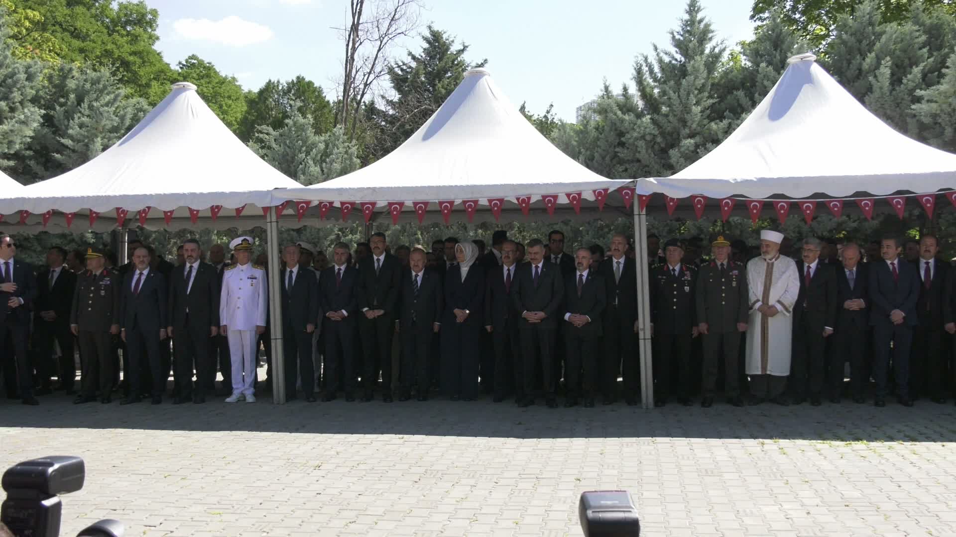 İçişleri Bakanı Mustafa Çiftçi, 15 Temmuz Şehitliği'ndeki anma törenine katıldı