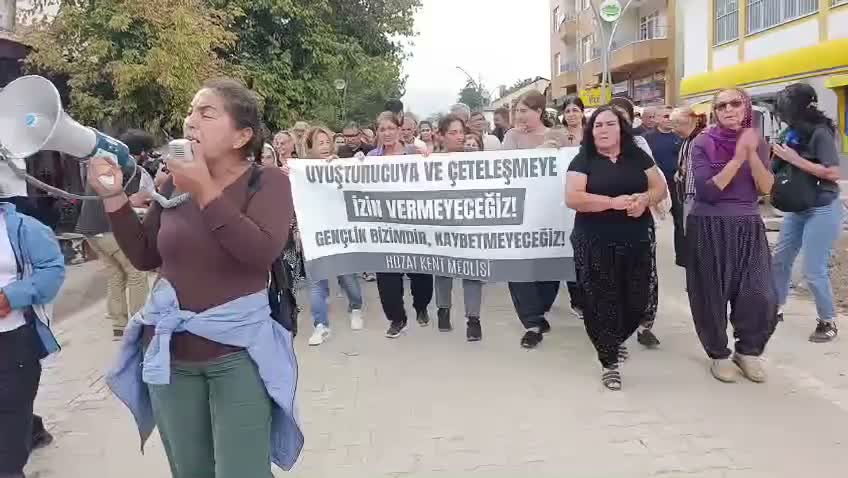 Hozat'ta kadınların öncülüğünde uyuşturucu karşıtı yürüyüş