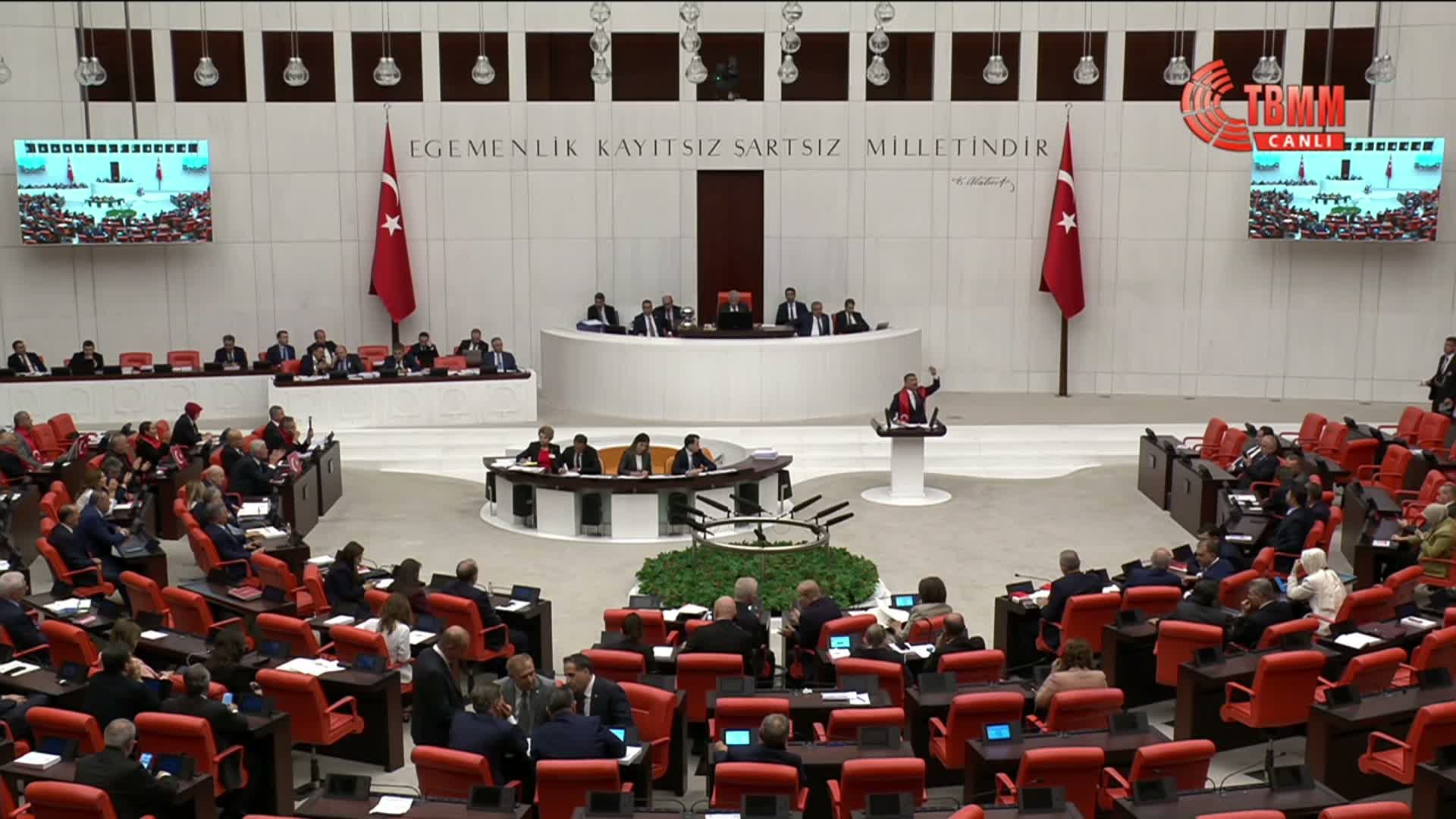 İYİ Partili Türkoğlu şehit isimlerini okumaya başladı, Genel Kurul'a ara verildi