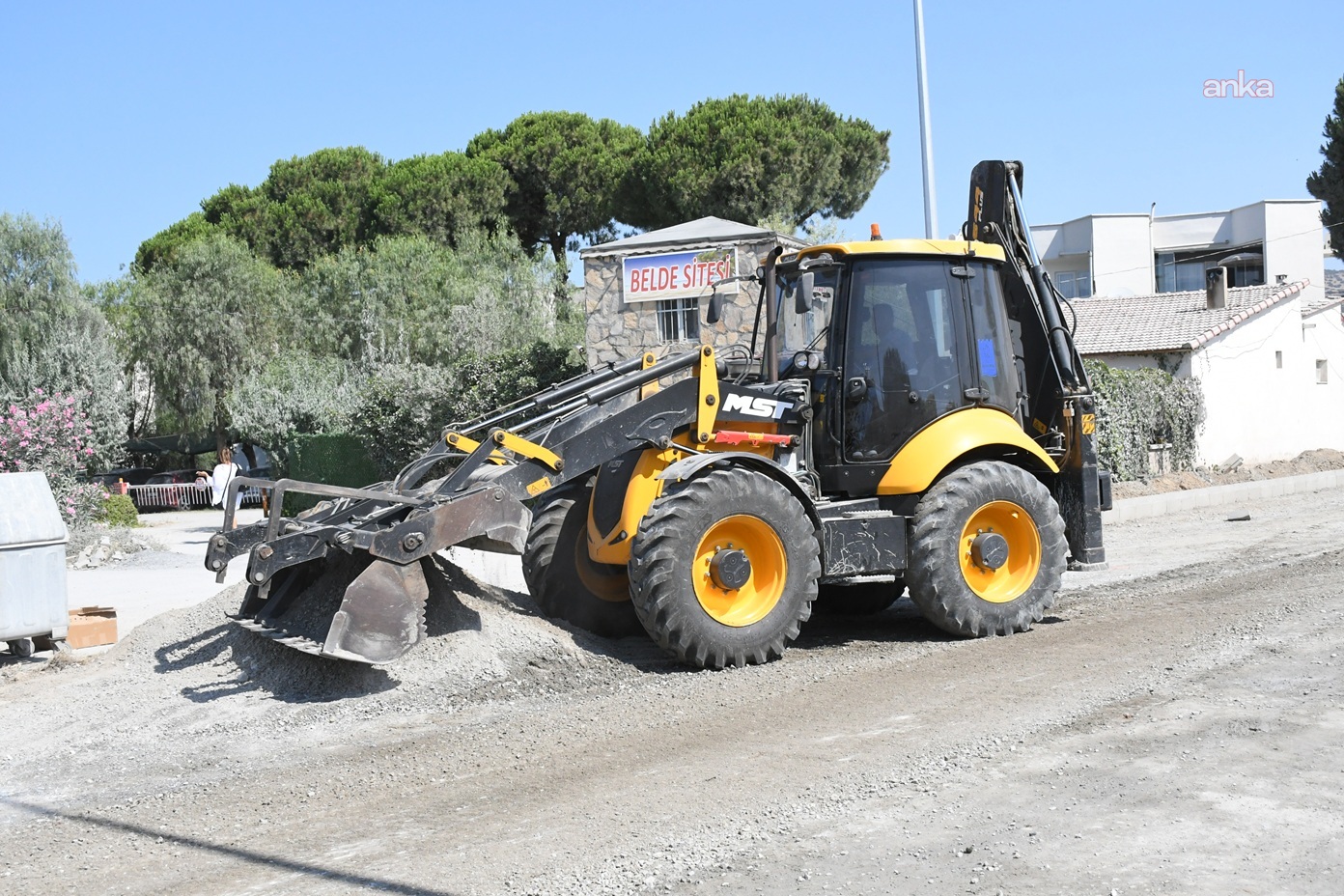 Kuşadası Belediyesi’nden Karaova’da ulaşım konforunu artıracak yatırım