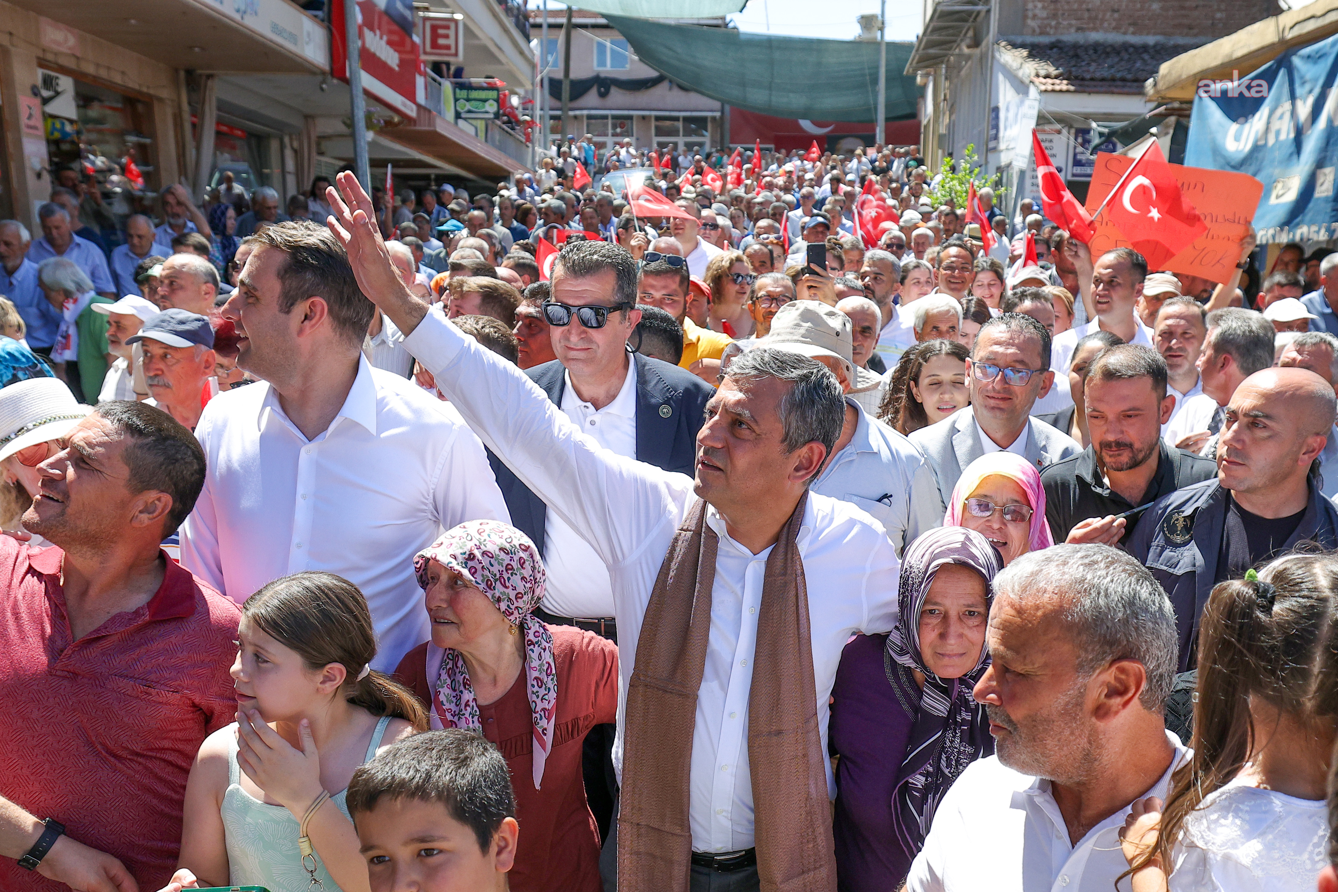 Özgür Özel: “Milletimizi seçeneksiz bırakmayacağız”