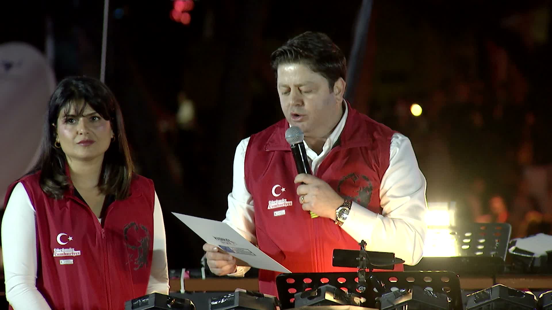 Kadıköy'de yüz binlerce kişi Cumhuriyet için yürüdü