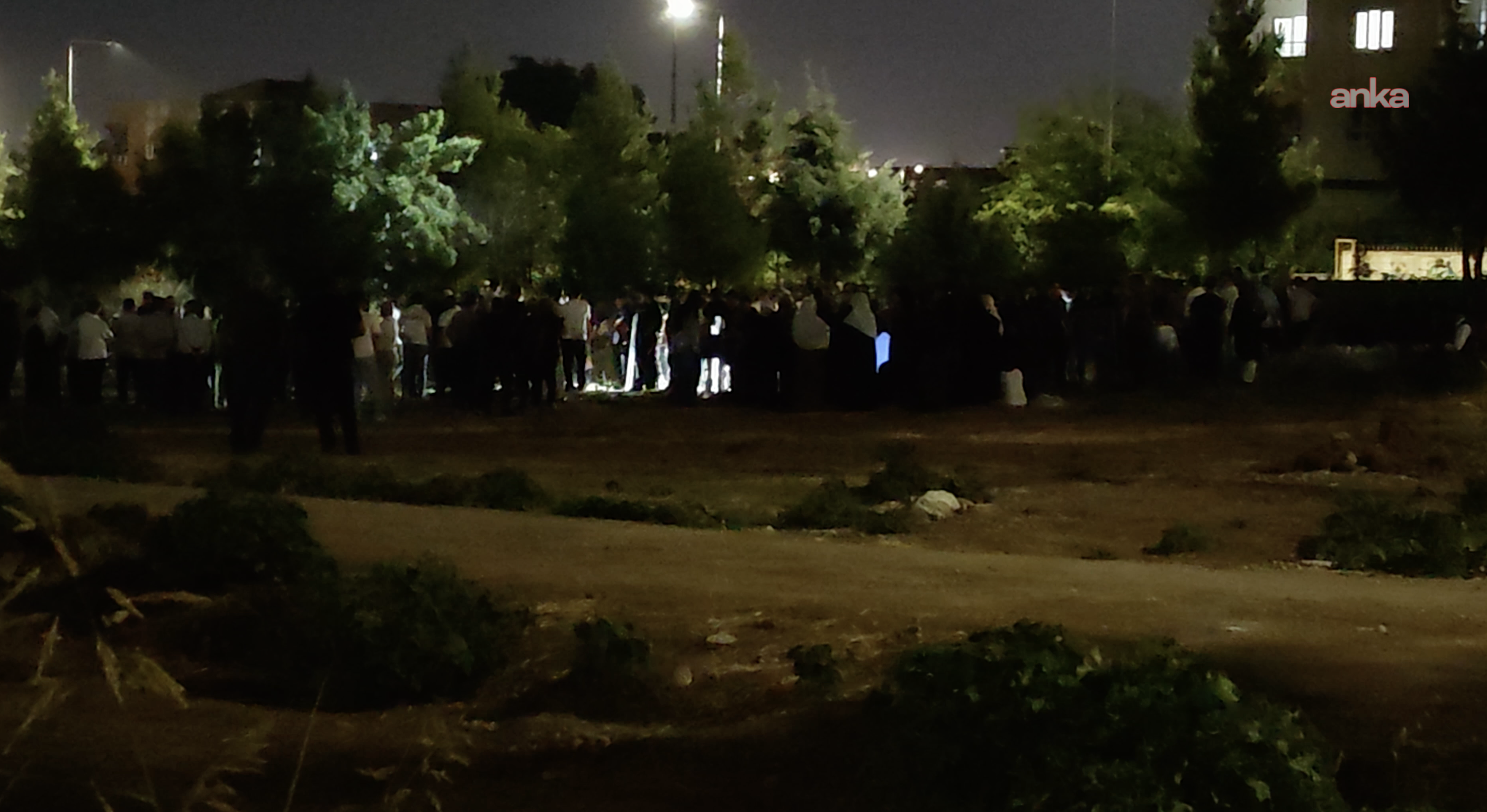 Batman’da mezarlıkta husumetlilerin silahlı saldırısına uğrayan 3 kişi yaşamını yitirdi, 2 kişi yaralandı