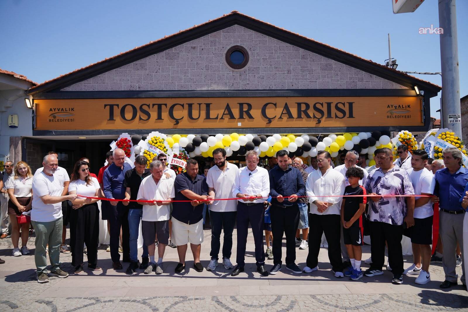 Tarihi Ayvalık Tostçular Çarşısı’nda örnek bir iş birliği