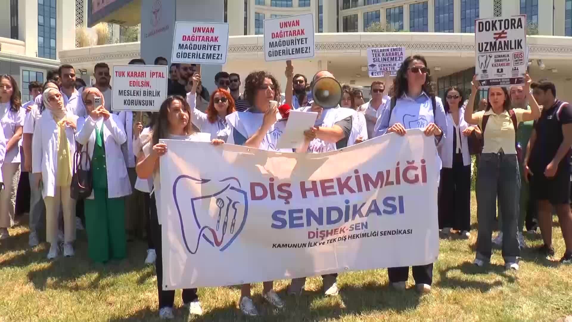 DİŞHEK-SEN'den TUK'un diş hekimliğinde uzmanlık unvanı verilmesi kararına tepki