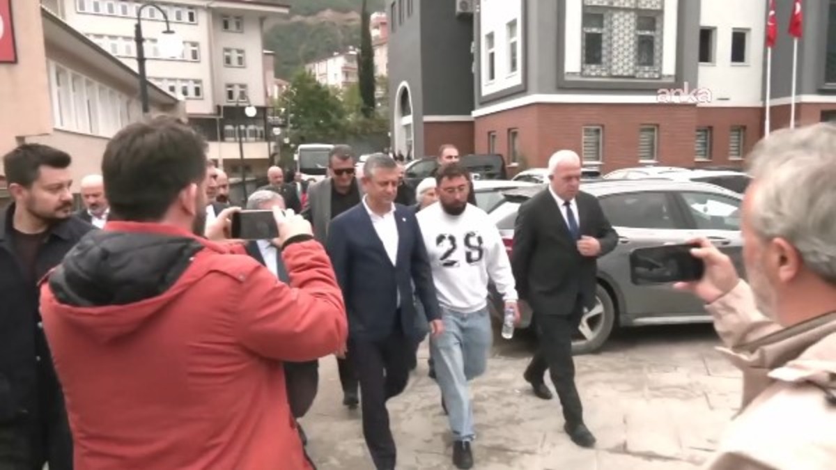 Özgür Özel, Reşit Kibar davasının 6’ncı duruşması için Artvin Adliyesi’nde