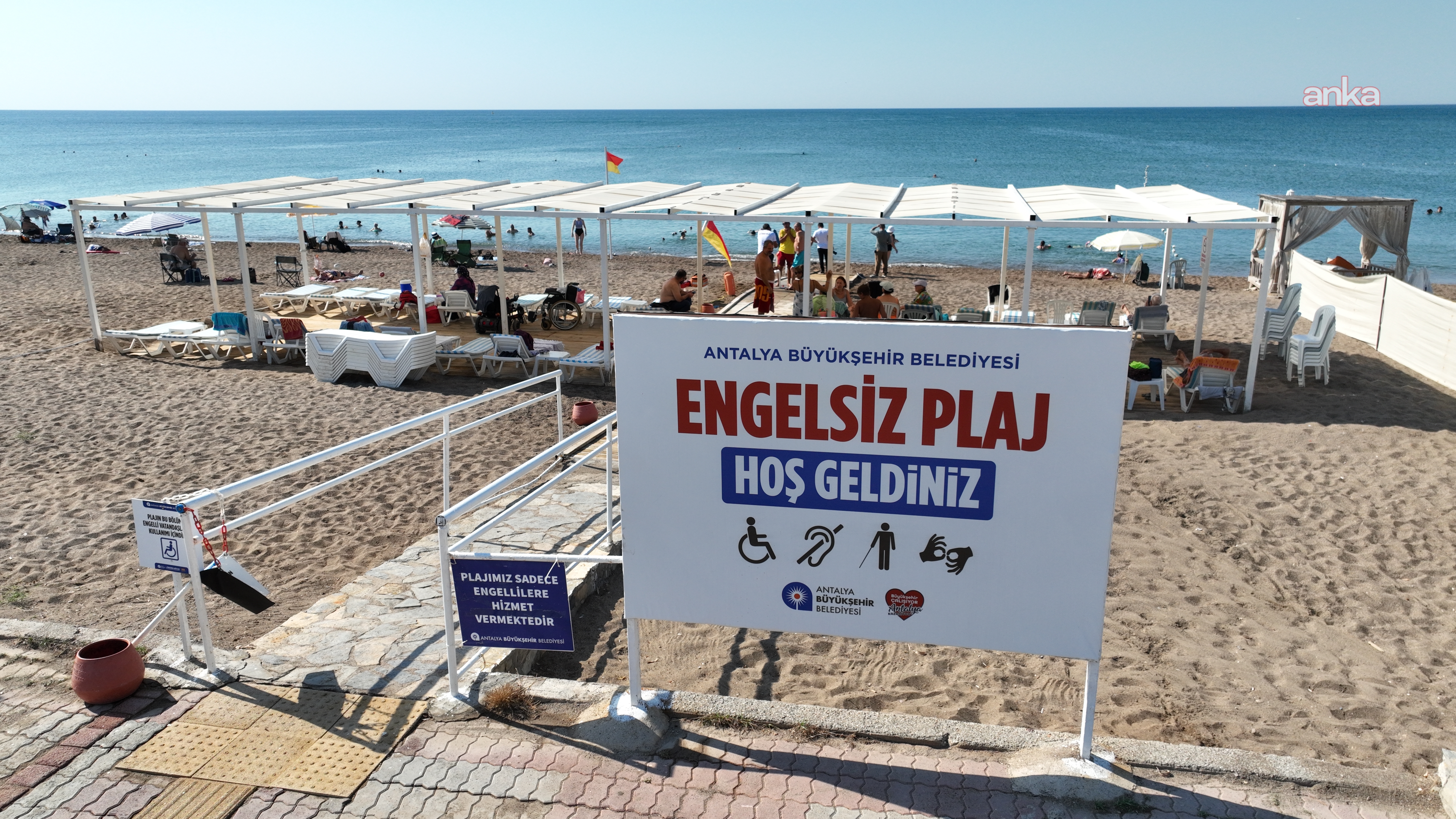 Antalya Büyükşehir Belediyesi'nin engelsiz plajlarından bu yıl 45 bin vatandaş yararlandı