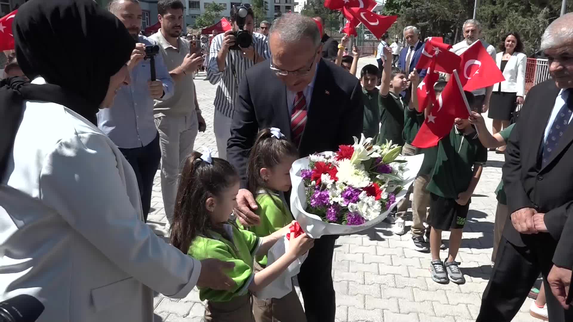 Malatya'da 147 bin öğrenci karne aldı, yaz tatili başladı