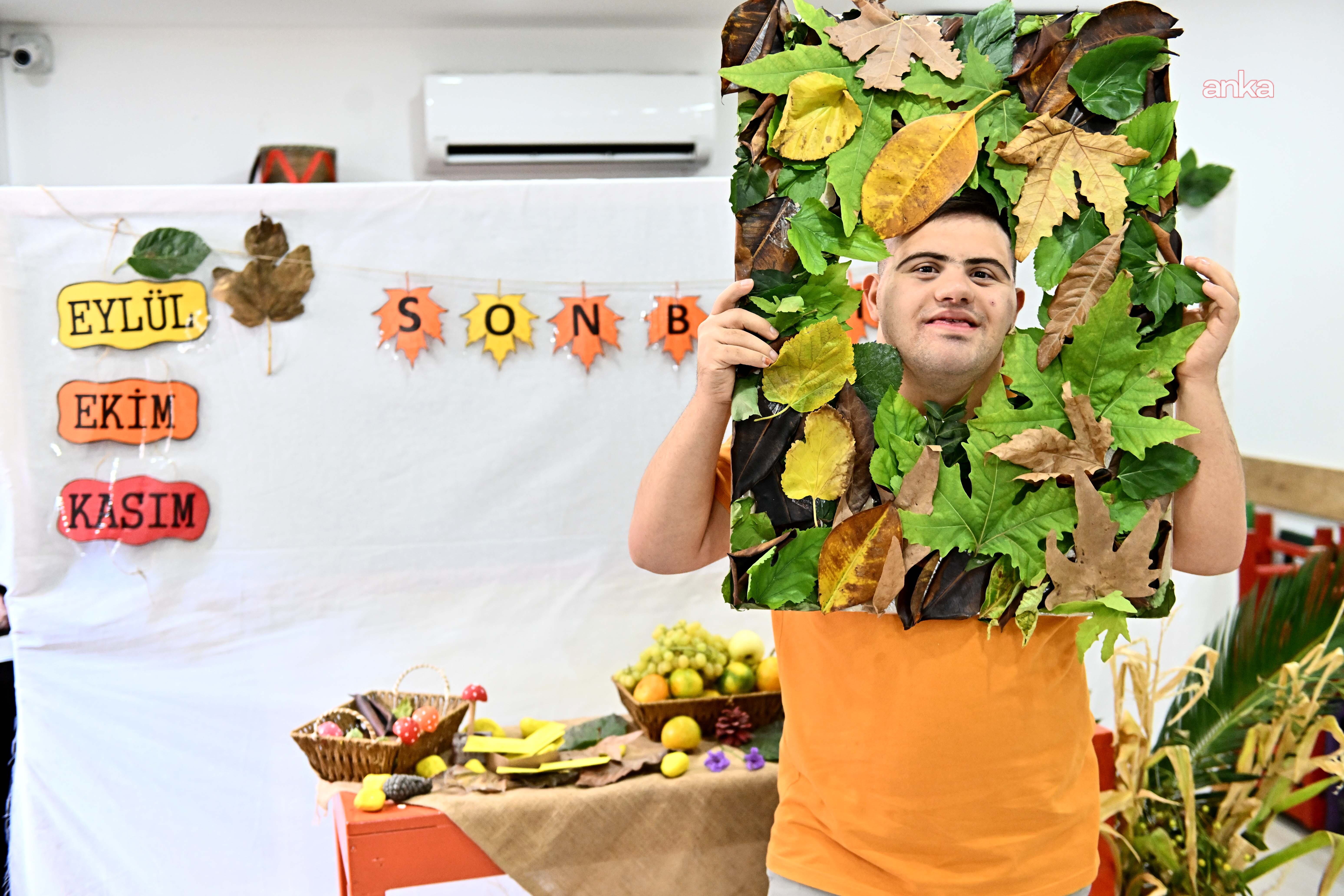 Muratpaşa Engelsiz Kafe'de özel gereksinimli bireyler için "sonbahar" etkinliği