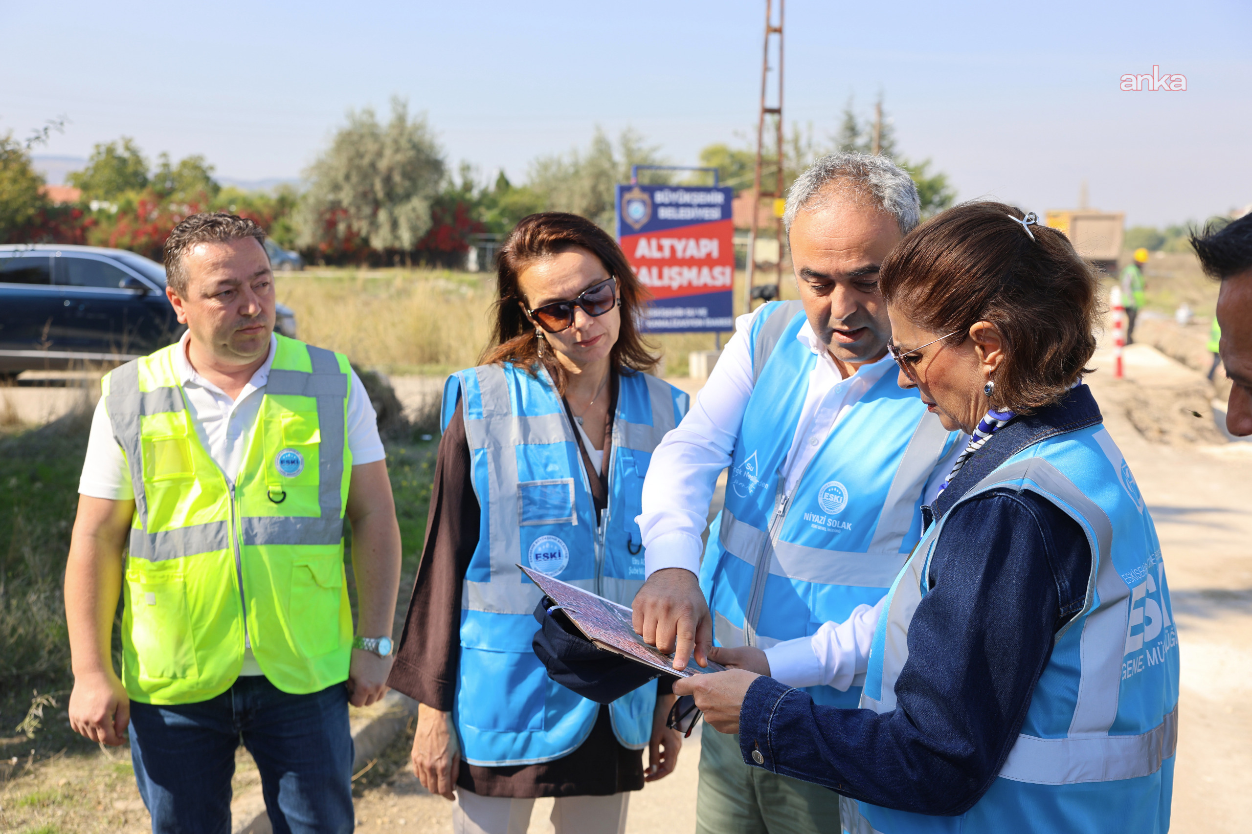 Eskişehir Büyükşehir Belediye Başkanı Ünlüce, ilçelerde sürdürülen altyapı çalışmalarını inceledi