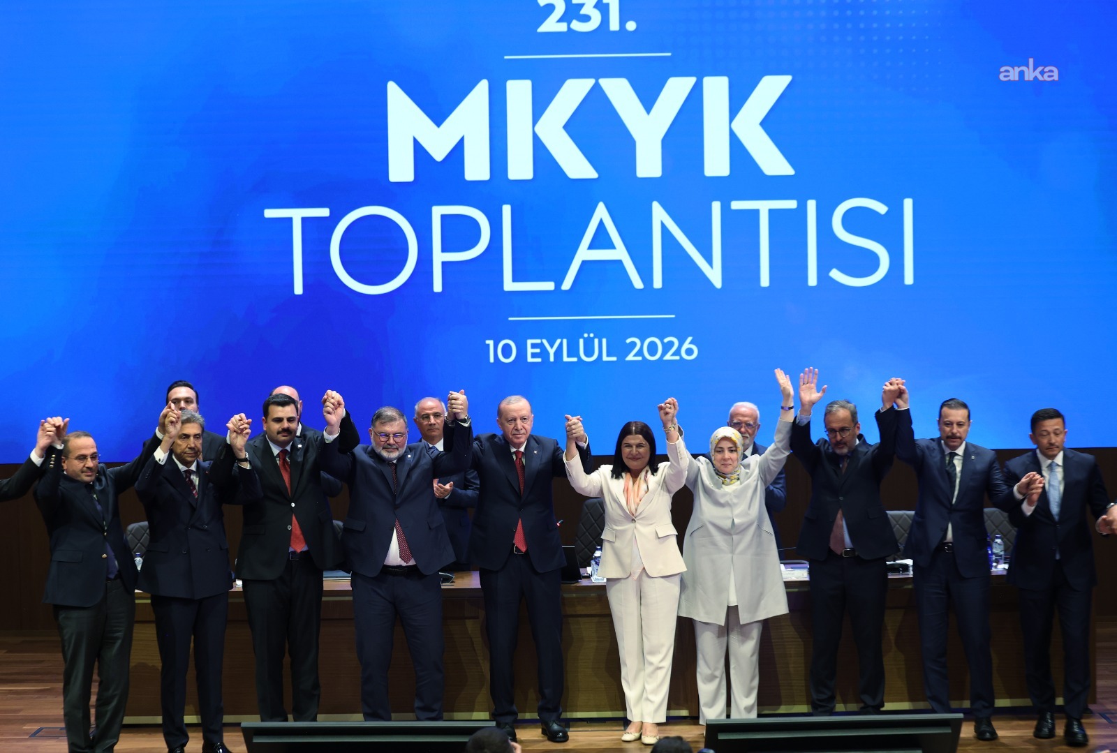 Foça Belediye Başkanı Saniye Bora Fıçı AK Parti’ye katıldı