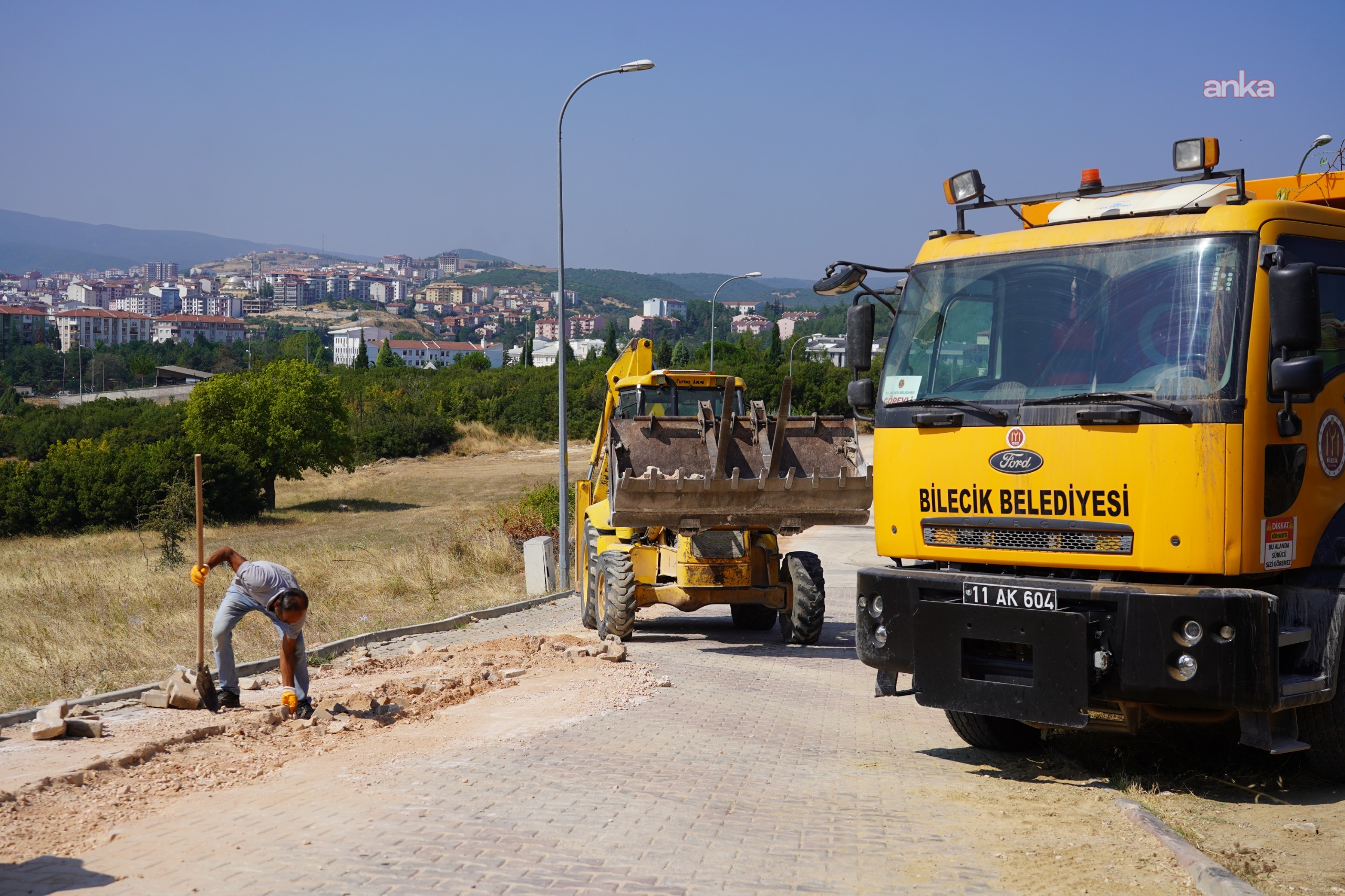 Bilecik Belediyesi, kent genelinde yol çalışmalarına devam ediyor