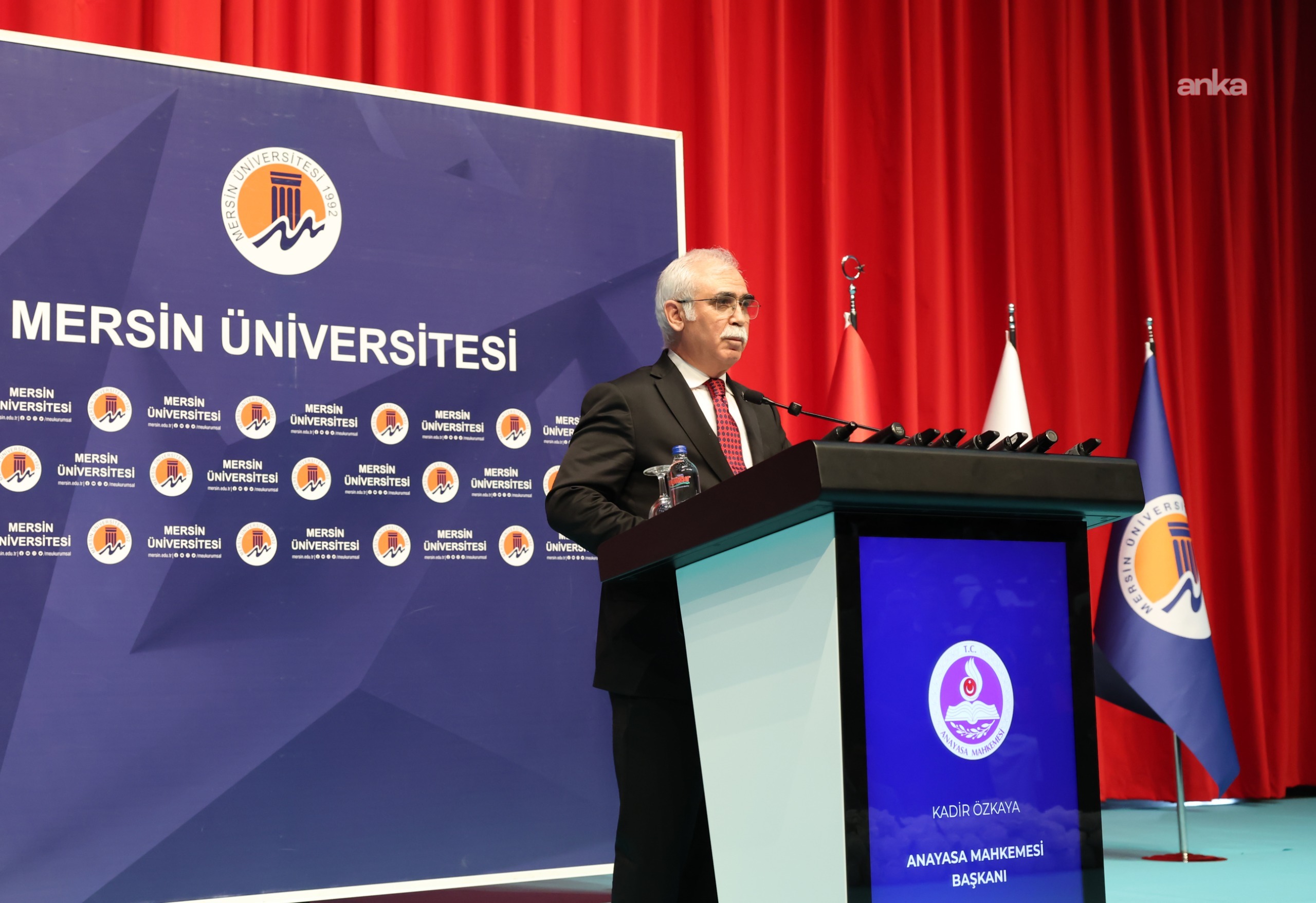 Mersin Üniversitesi'nde öğrencilerle bir araya gelen AYM Başkanı Kadir Özkaya: "Ne olursa olsun asla adaletten ayrılmayın"
