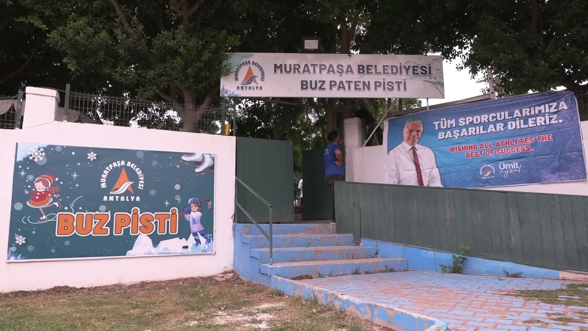 Muratpaşa’nın küçük buz hokeycileri şampiyonaya hazırlanıyor