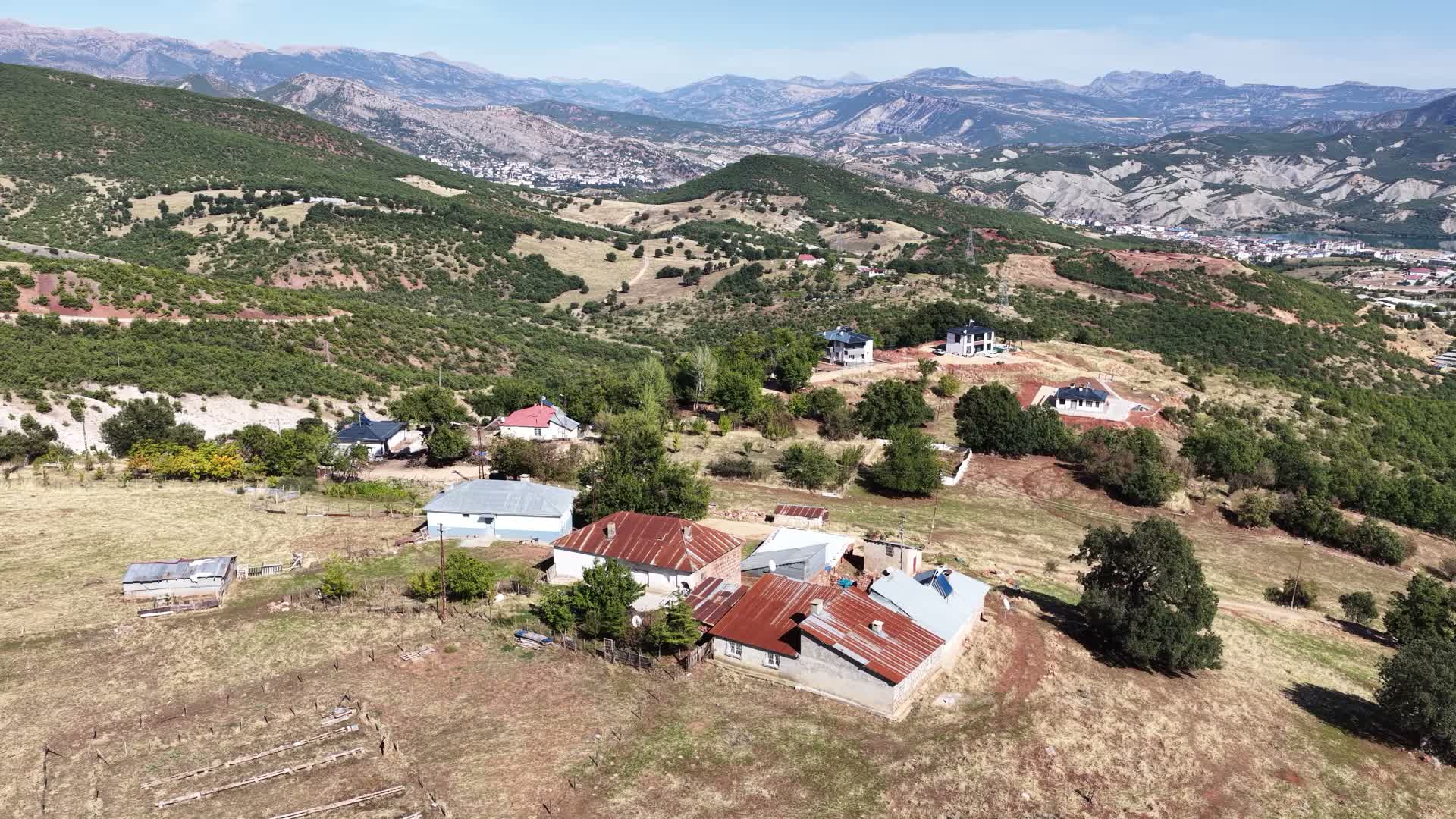 Tunceli’de yurttaşların yol çilesi: “Taksi gelmiyor, ulaşımda zorluk yaşıyoruz”