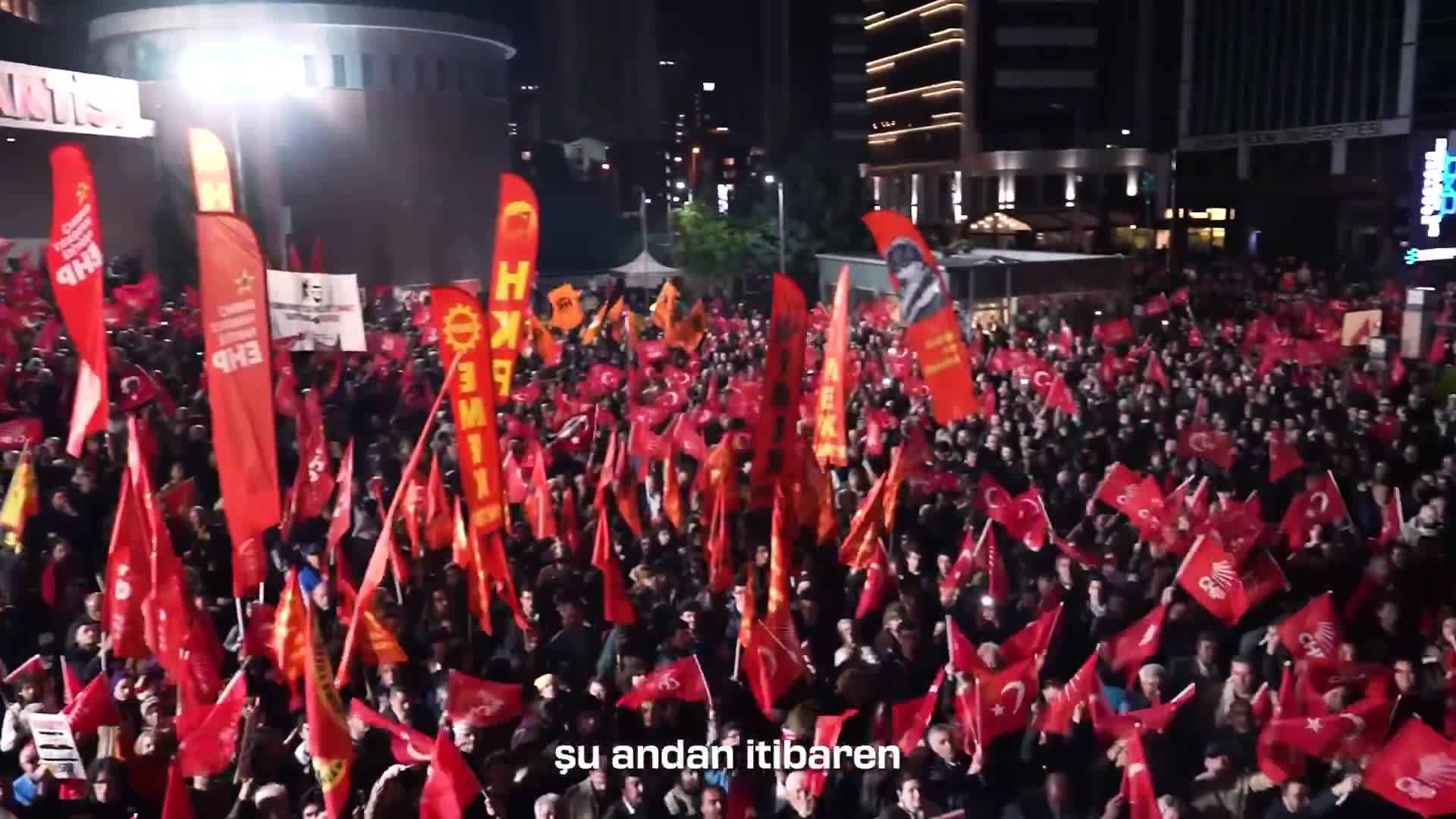 Özgür Özel: "CHP'yi kimin yöneteceğine, 'AK Parti Yargı Kolları' değil, Cumhuriyet Halk Partililer karar verene kadar bu binadayım"